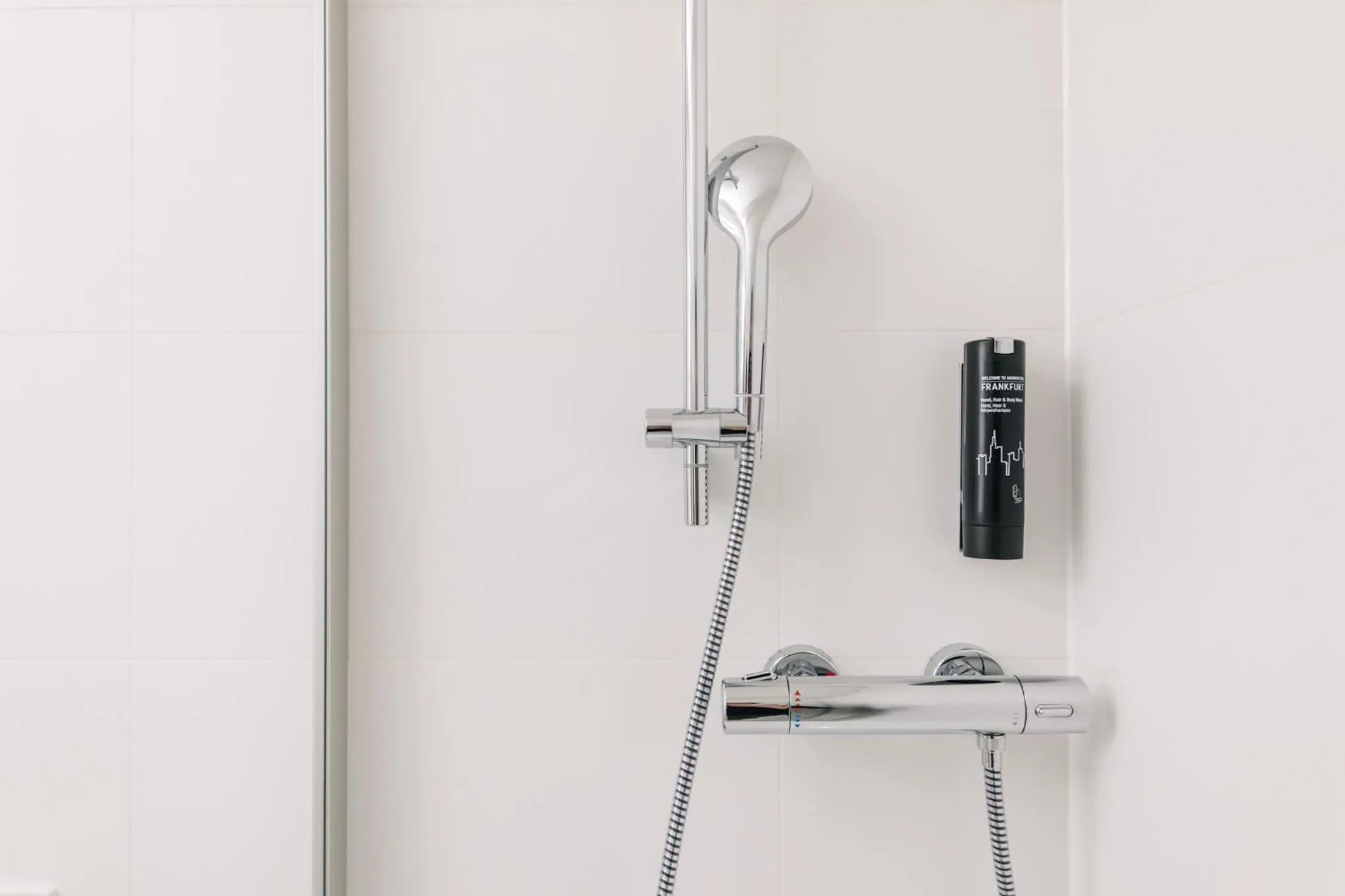 Shower in Homaris Apartments Frankfurt