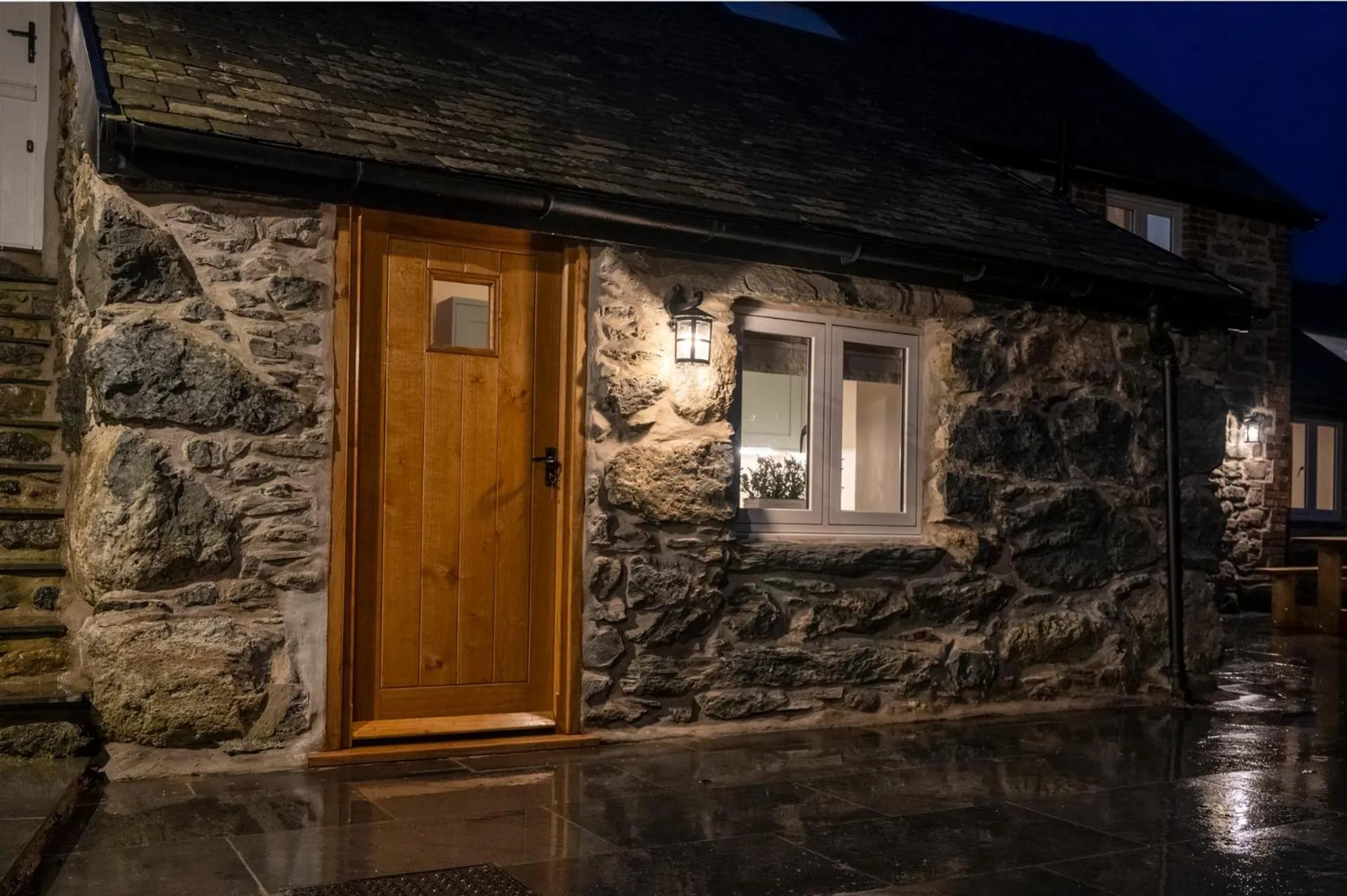 Property building in Pen Isa’r Llan