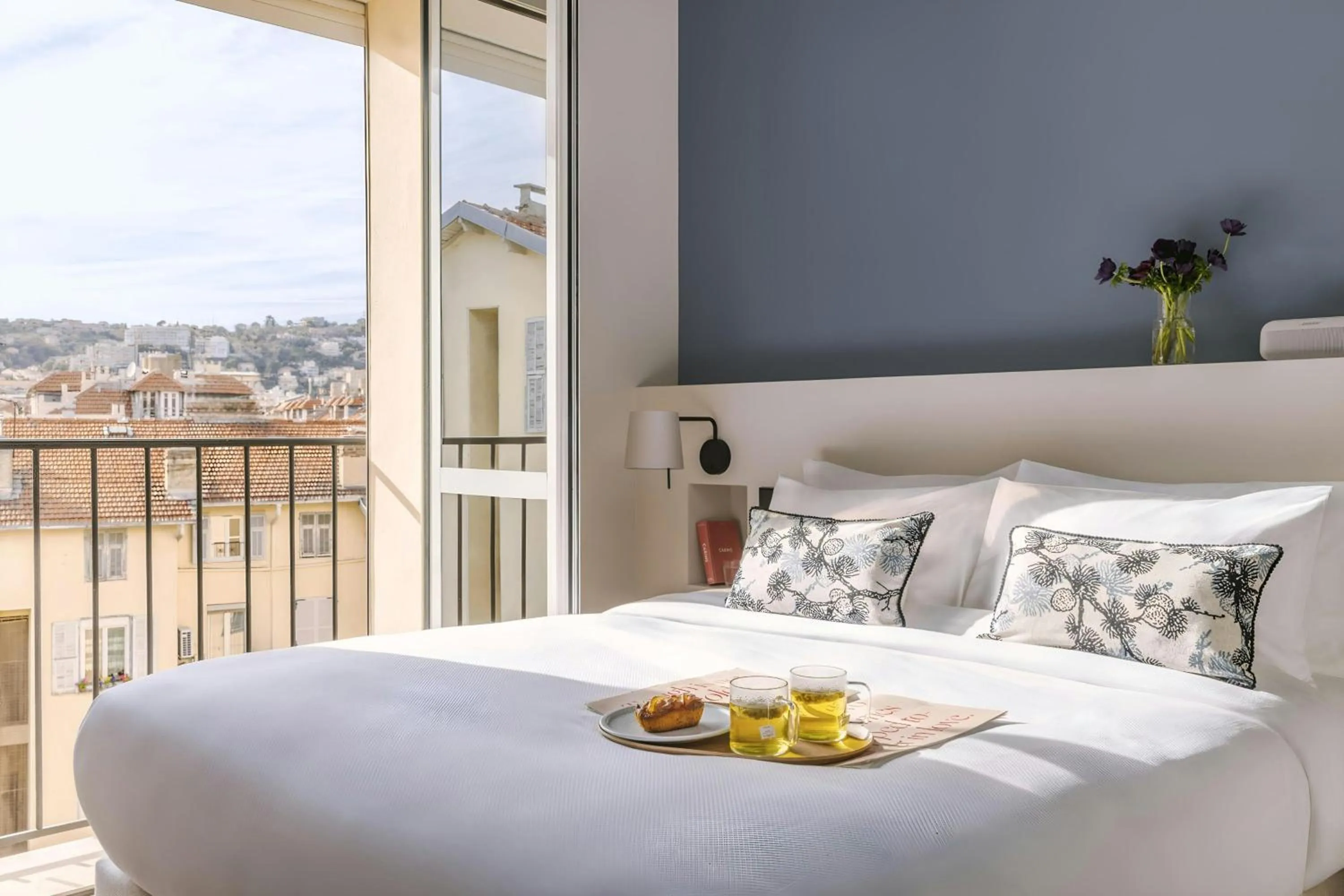 Bedroom, Bed in Yelo Mozart Hotel Les Musiciens, Sonder by Marriott Bonvoy