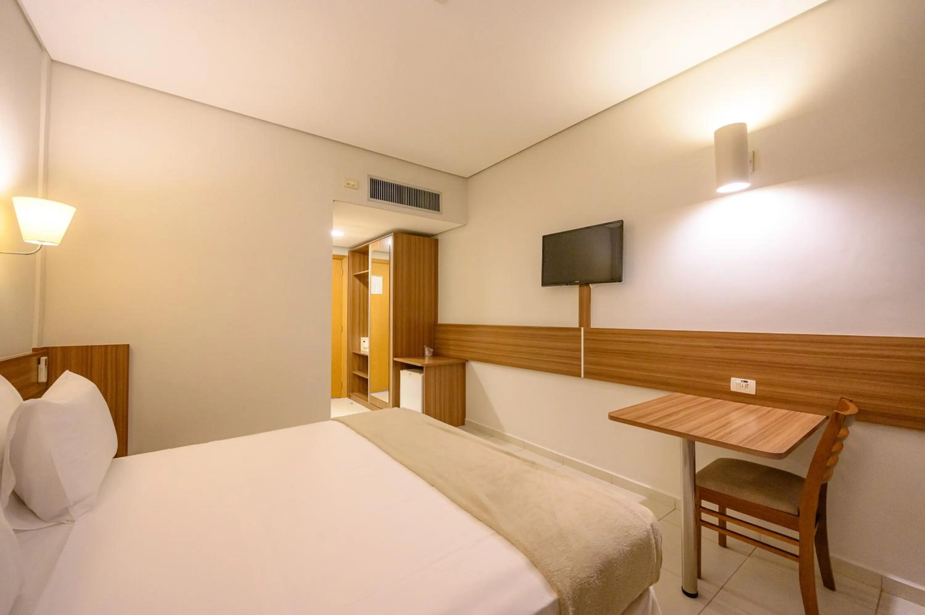 Bed in UniHotel Salto