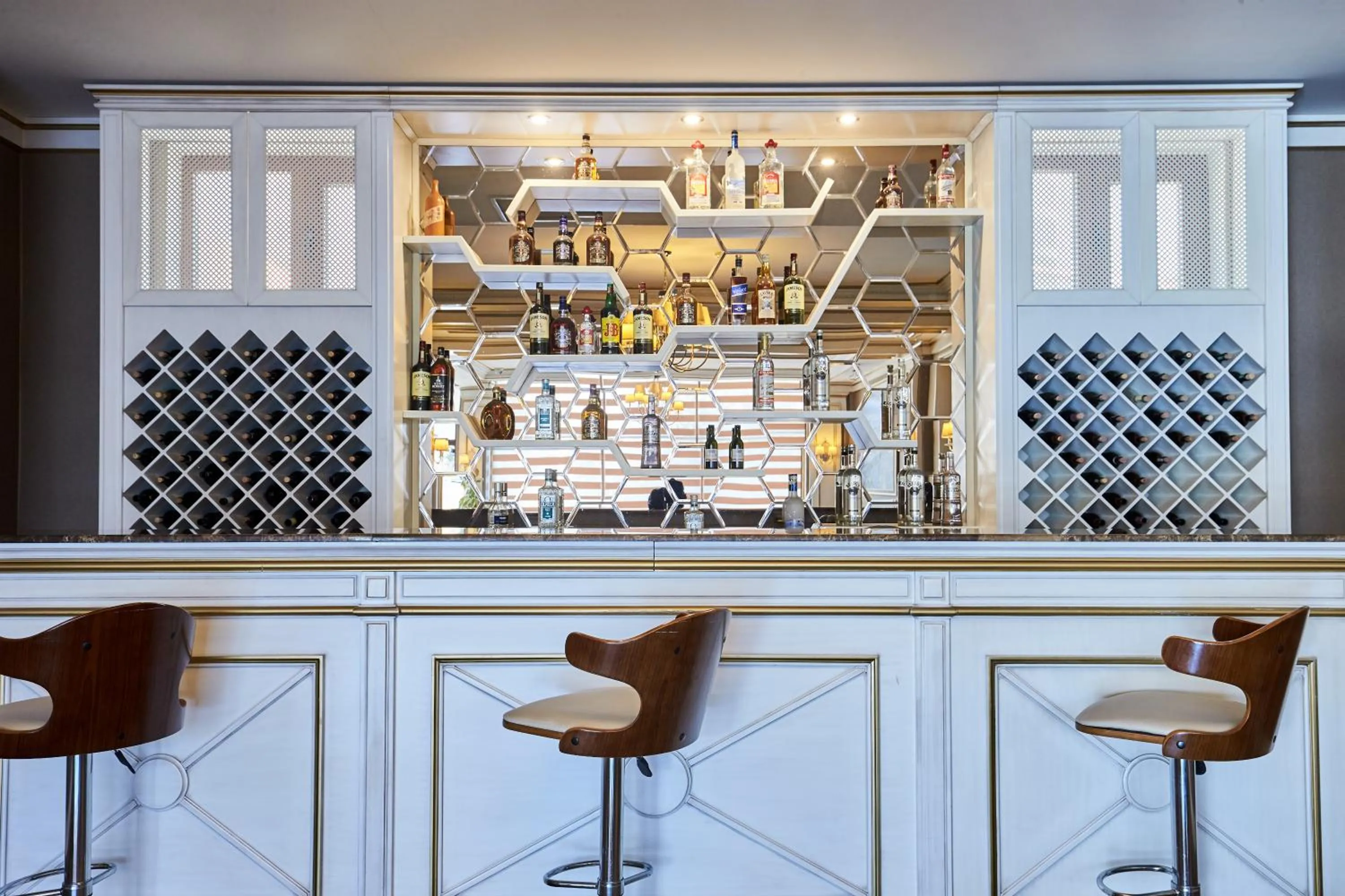 Lounge or bar in Boulevard Side Hotel