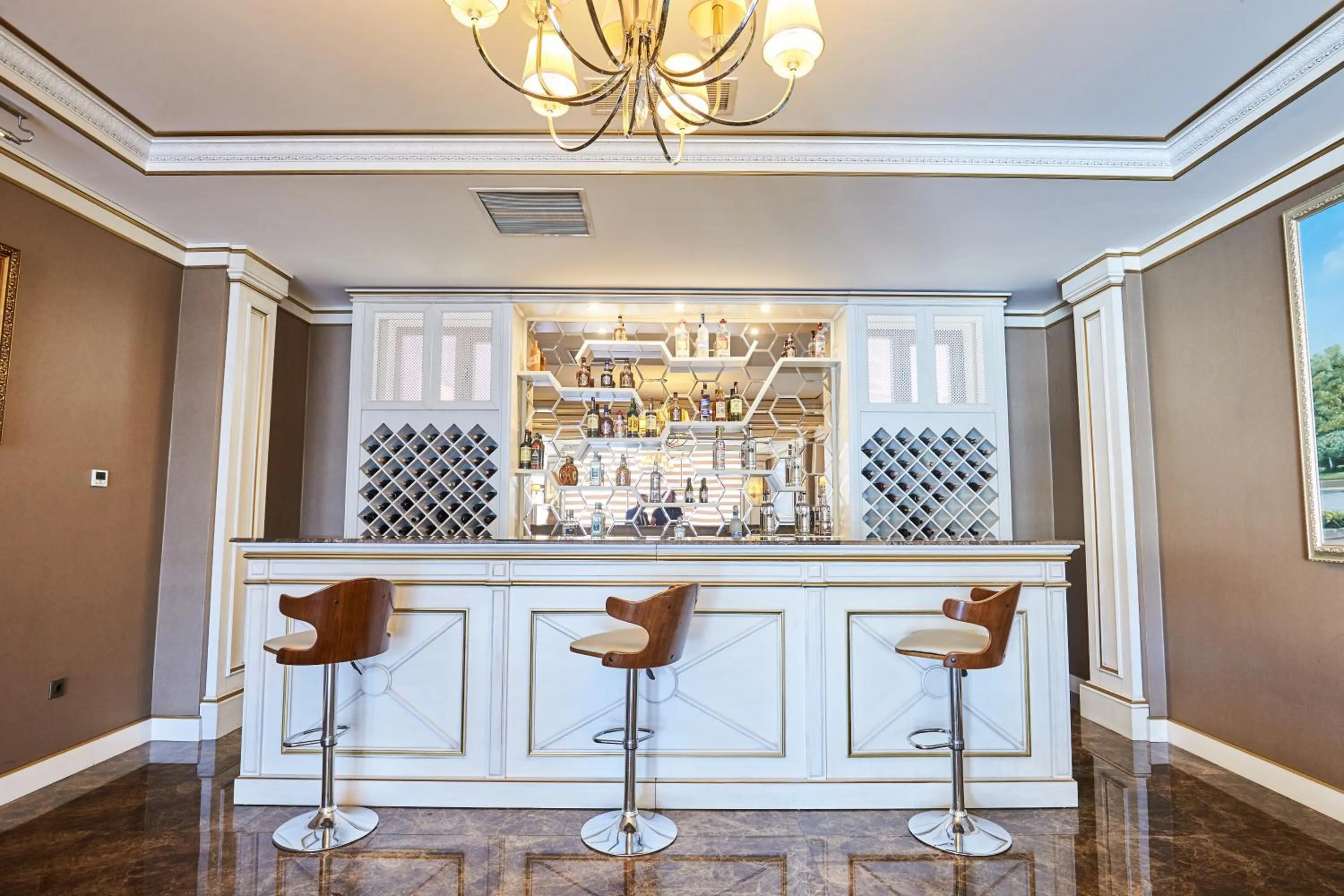 Lounge or bar in Boulevard Side Hotel