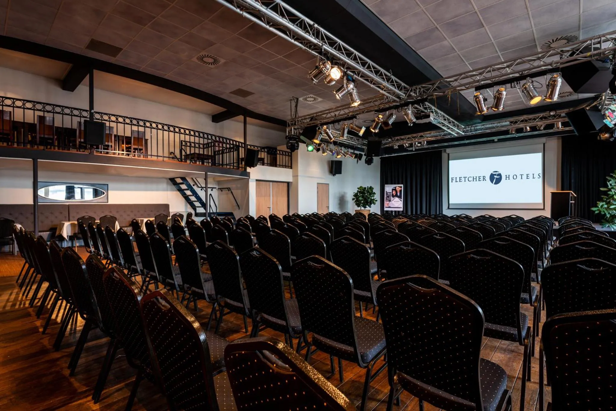 Evening entertainment in Fletcher Wellness-Hotel Brabant-Mill