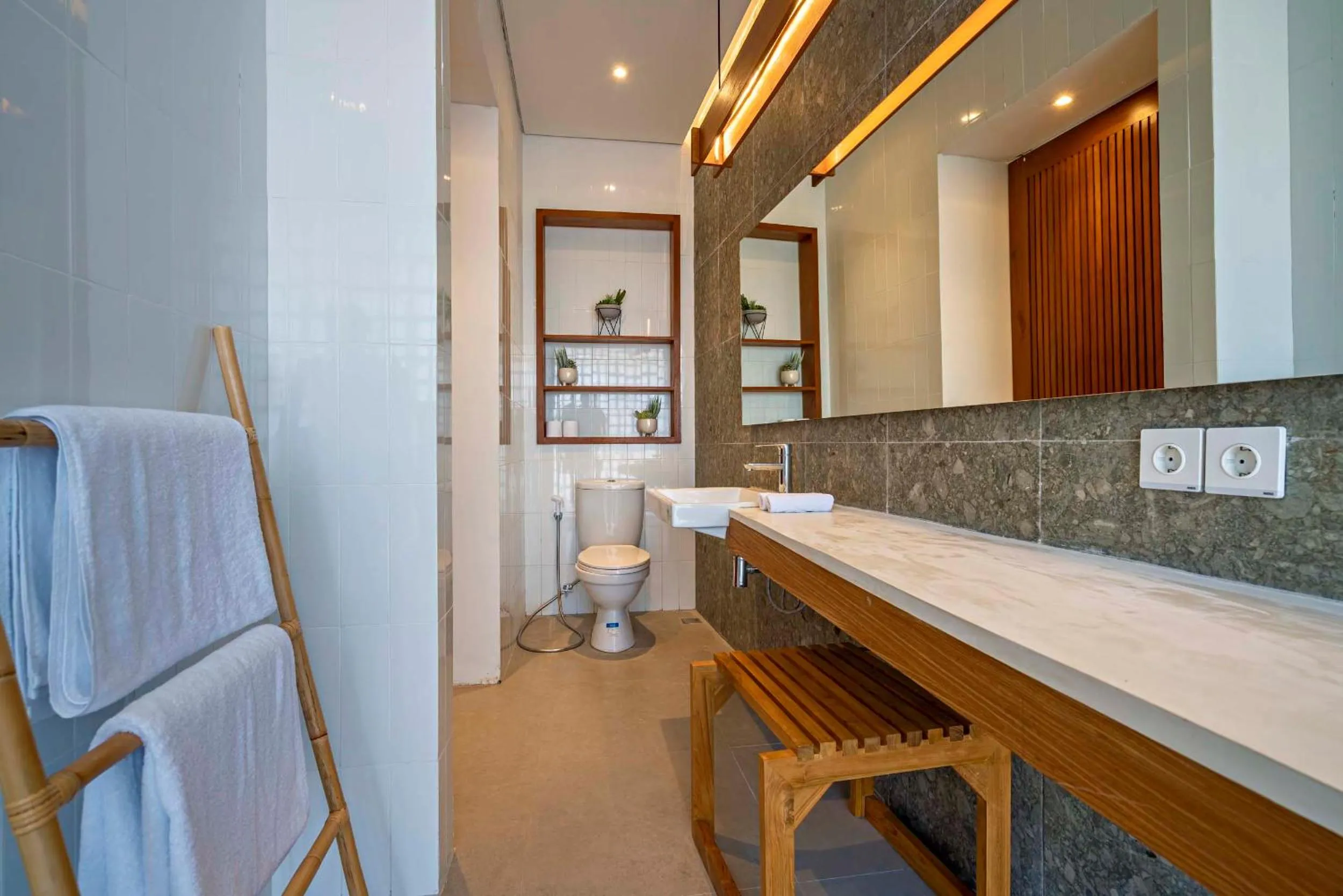 Toilet in Villa Kemiri - Canggu near Batu Bolong Beach