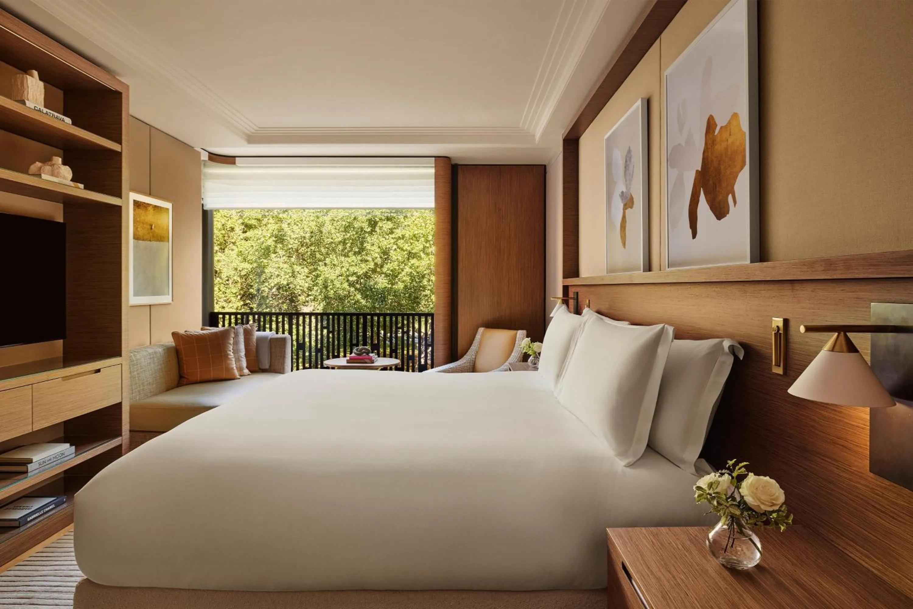 Photo of the whole room, Bed in The Emory, Maybourne