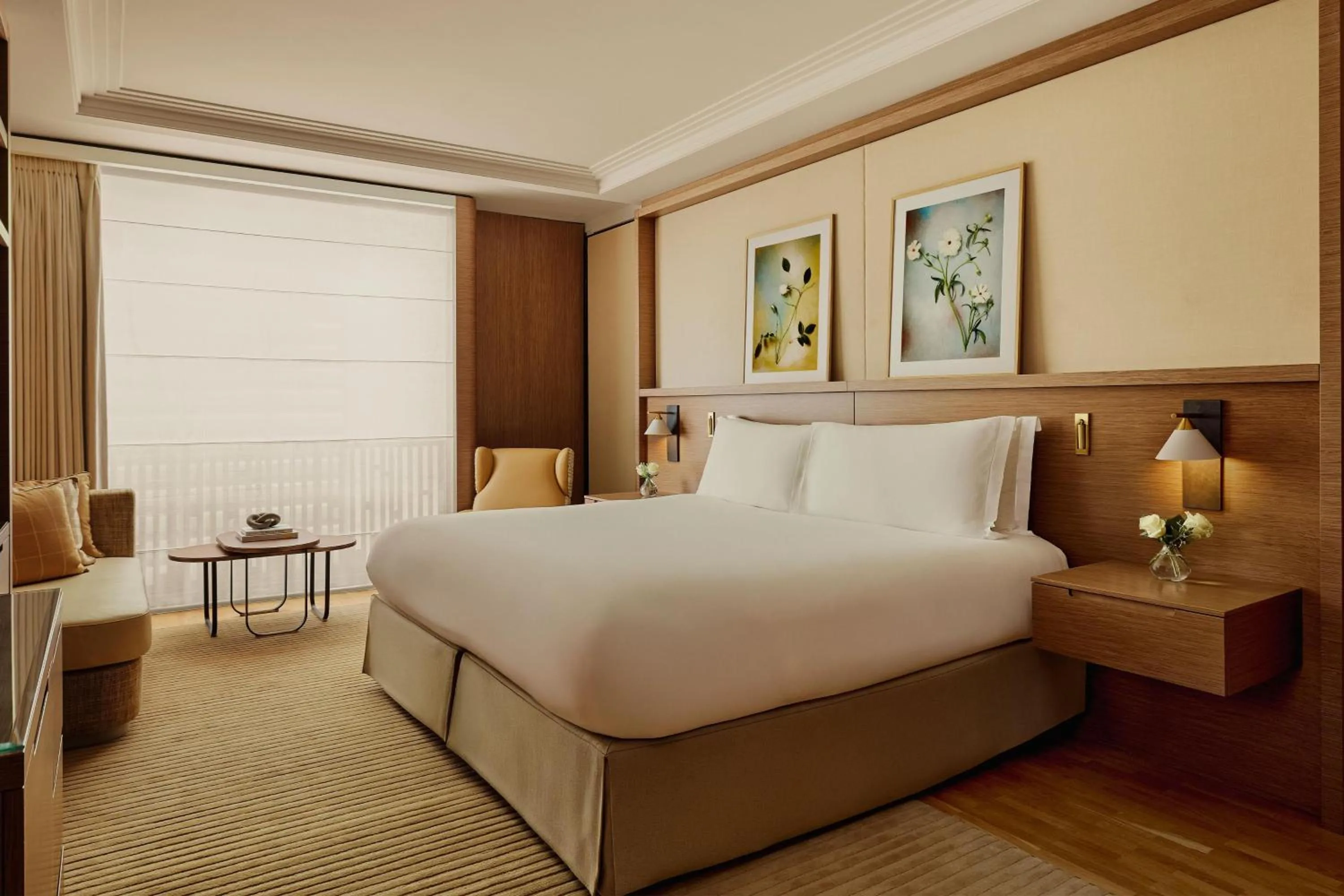 Photo of the whole room, Bed in The Emory, Maybourne