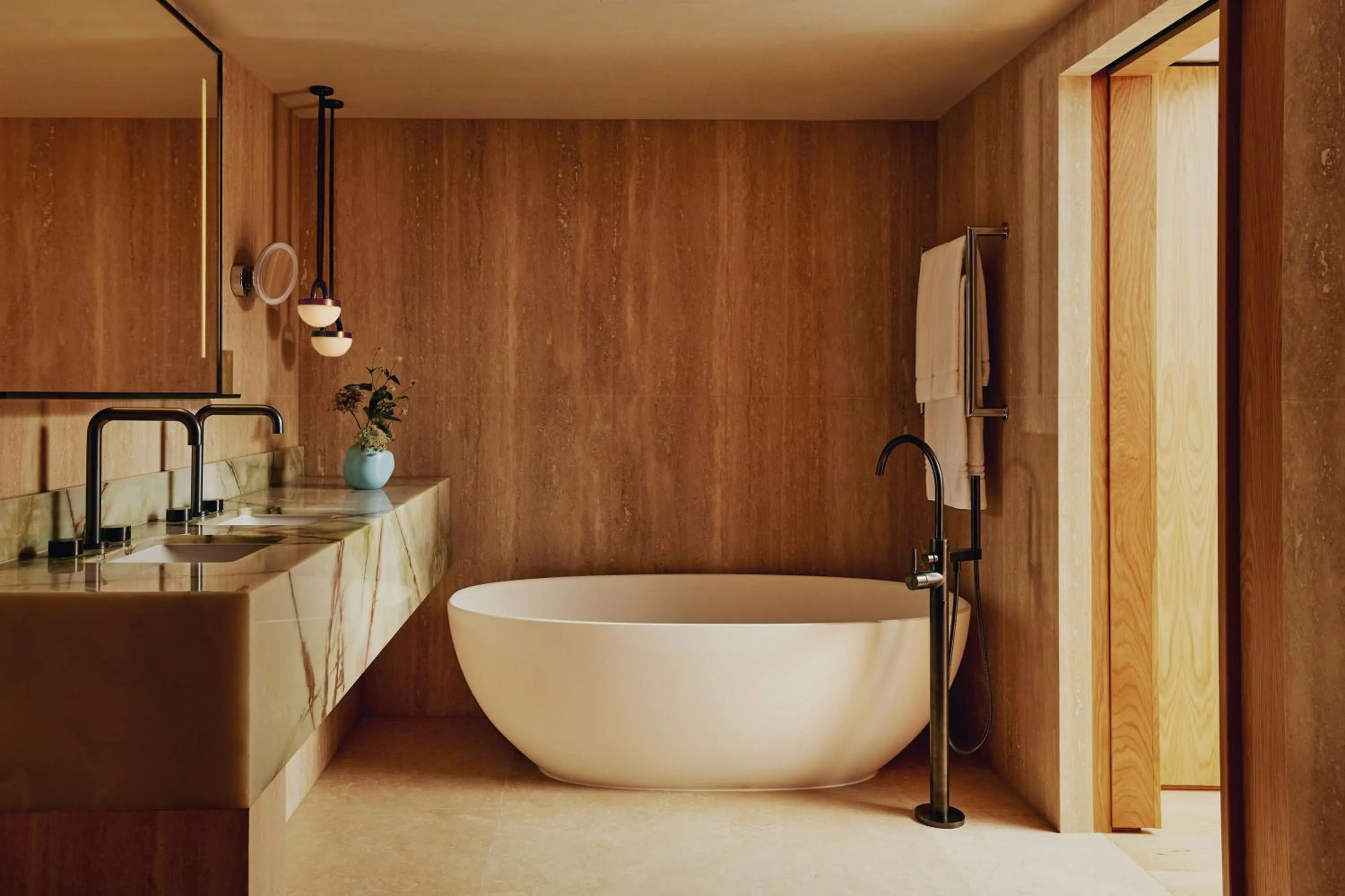 Photo of the whole room in The Emory, Maybourne