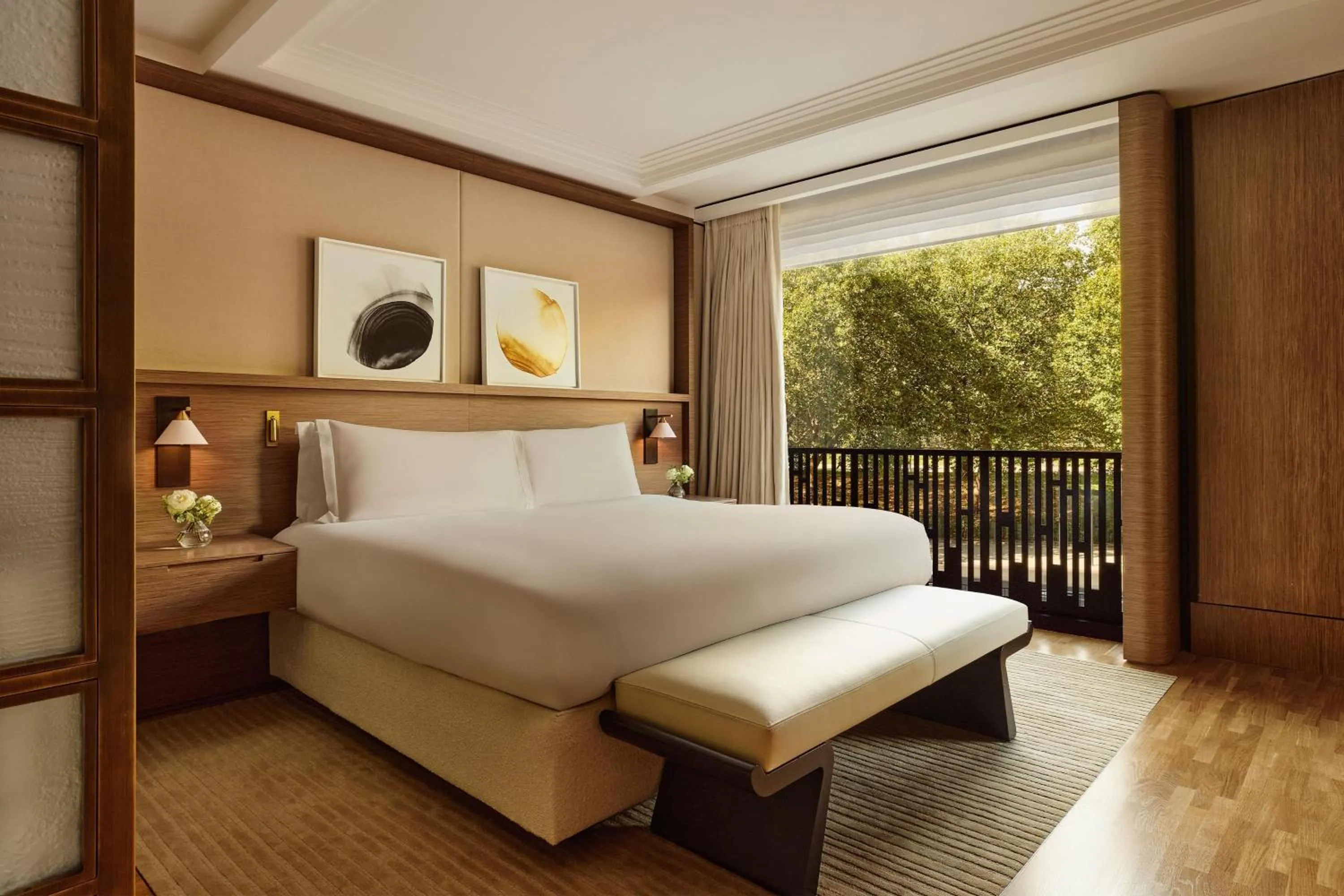 Photo of the whole room, Bed in The Emory, Maybourne