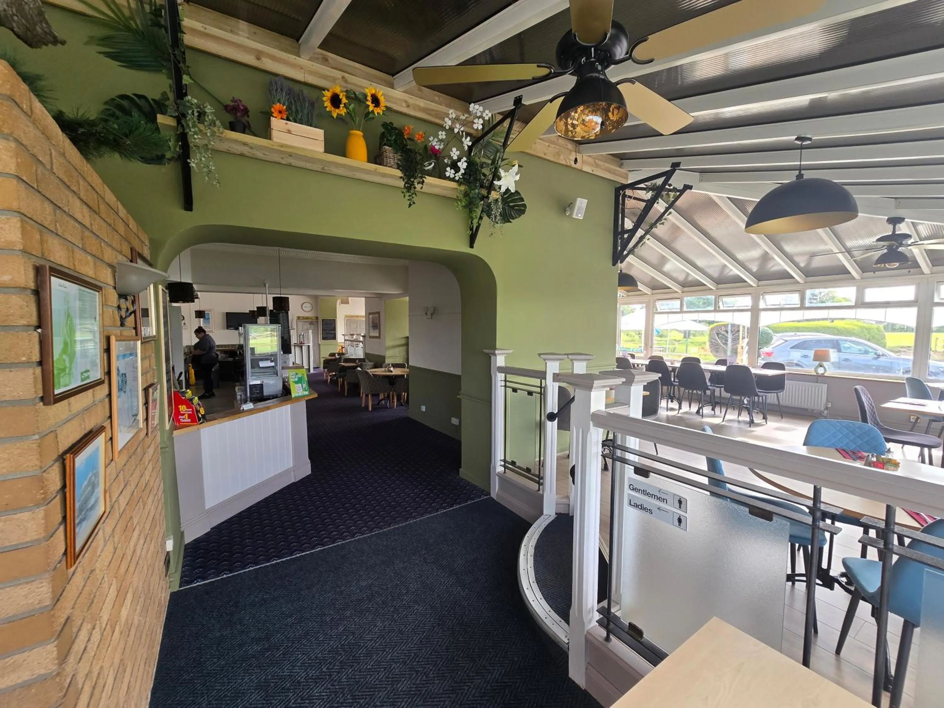 Restaurant/places to eat in Ashburnham Hotel