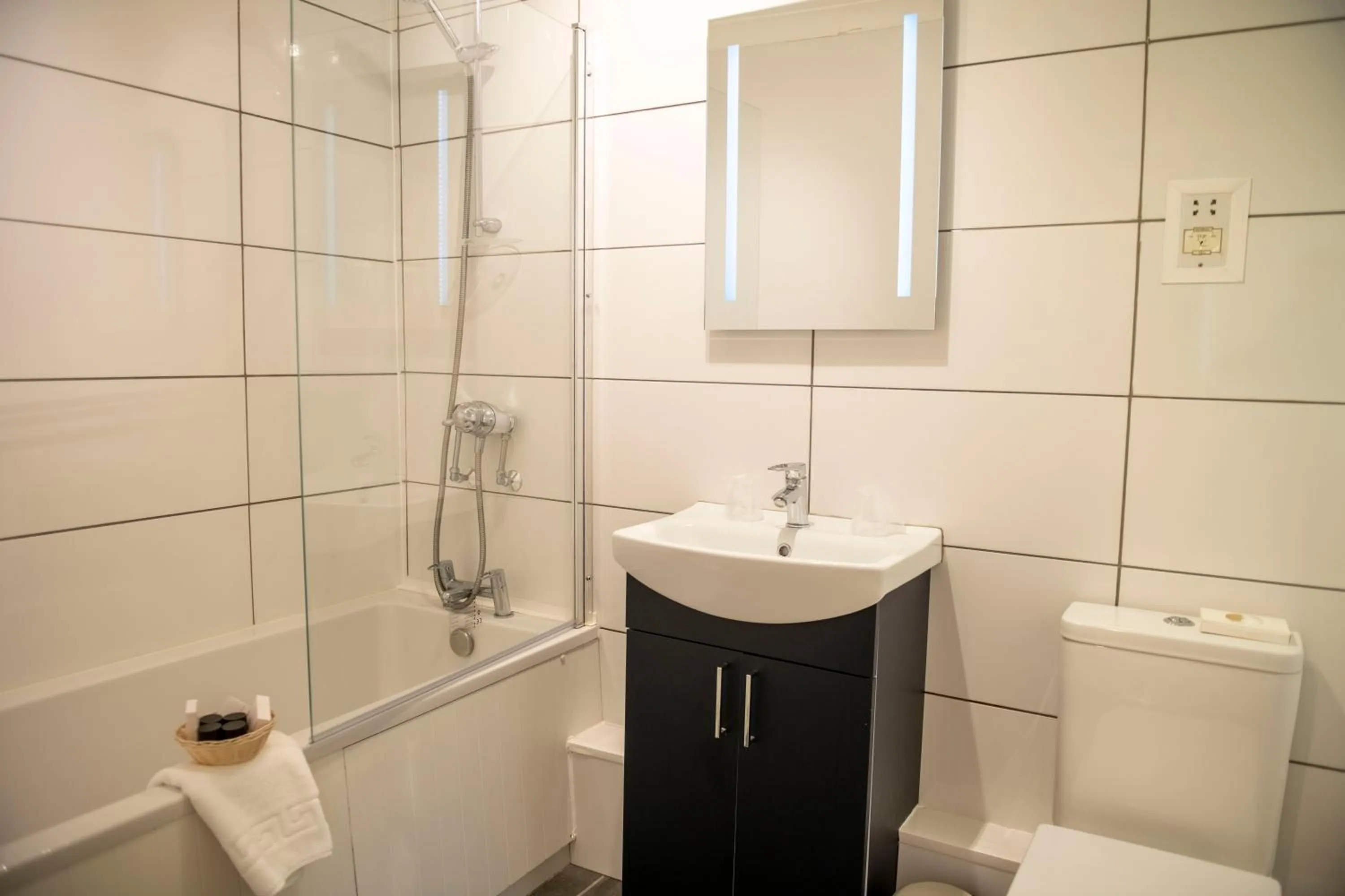 Bathroom in Ashburnham Hotel