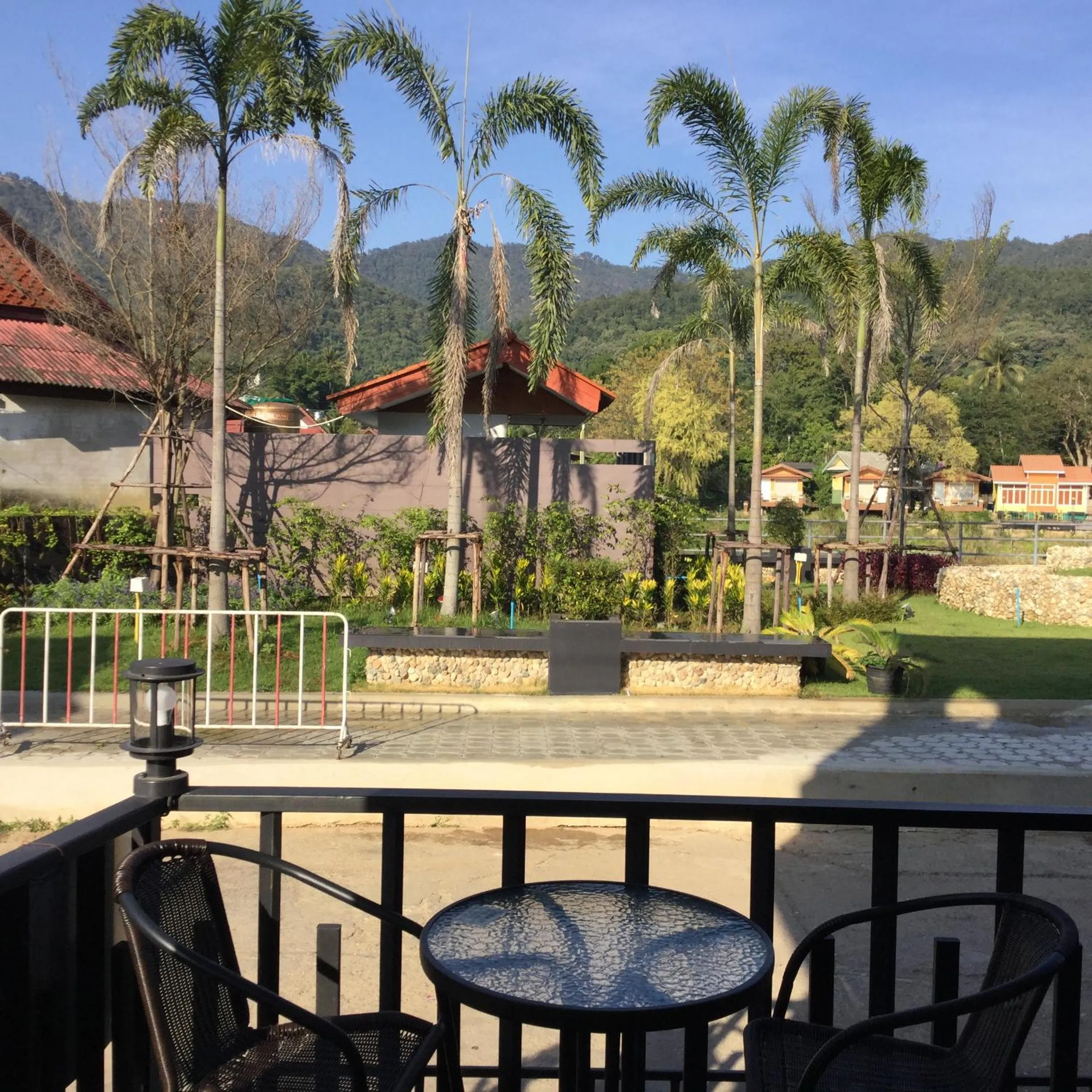 Garden in Saranya River House สรัญญาริเวอร์เฮาส์