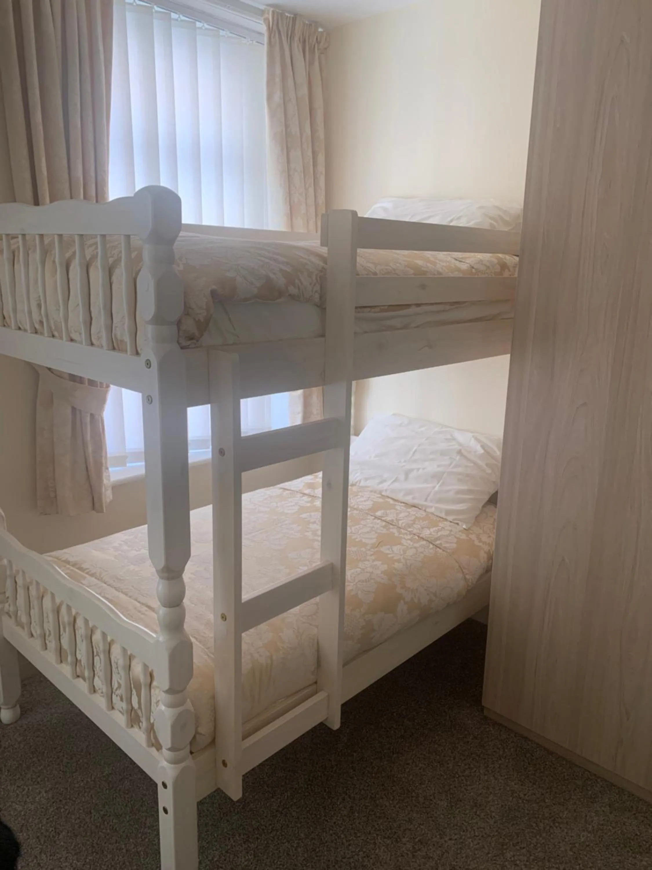 bunk bed, Bed in The Stafford