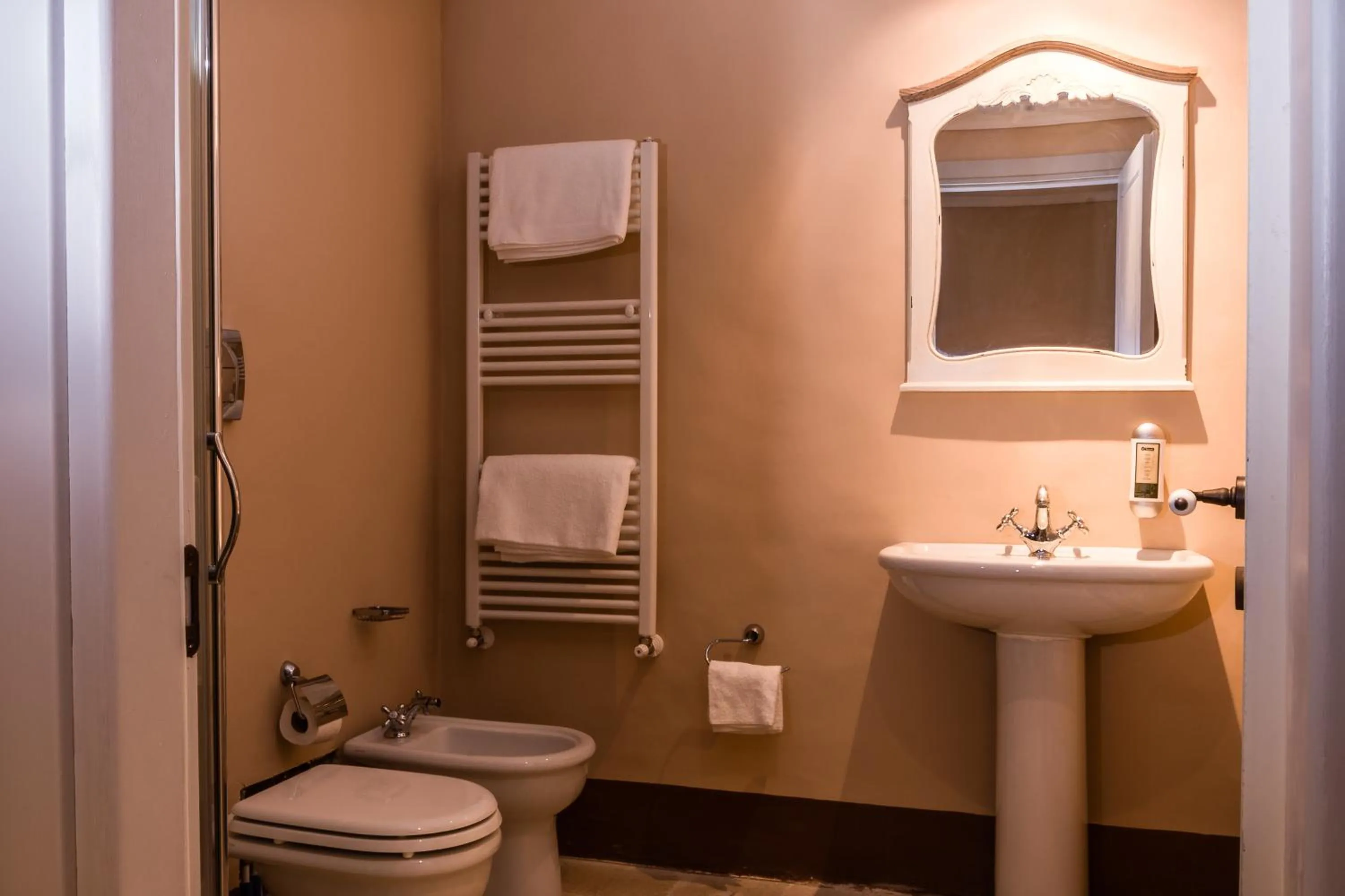 Shower in Borgo del Carato