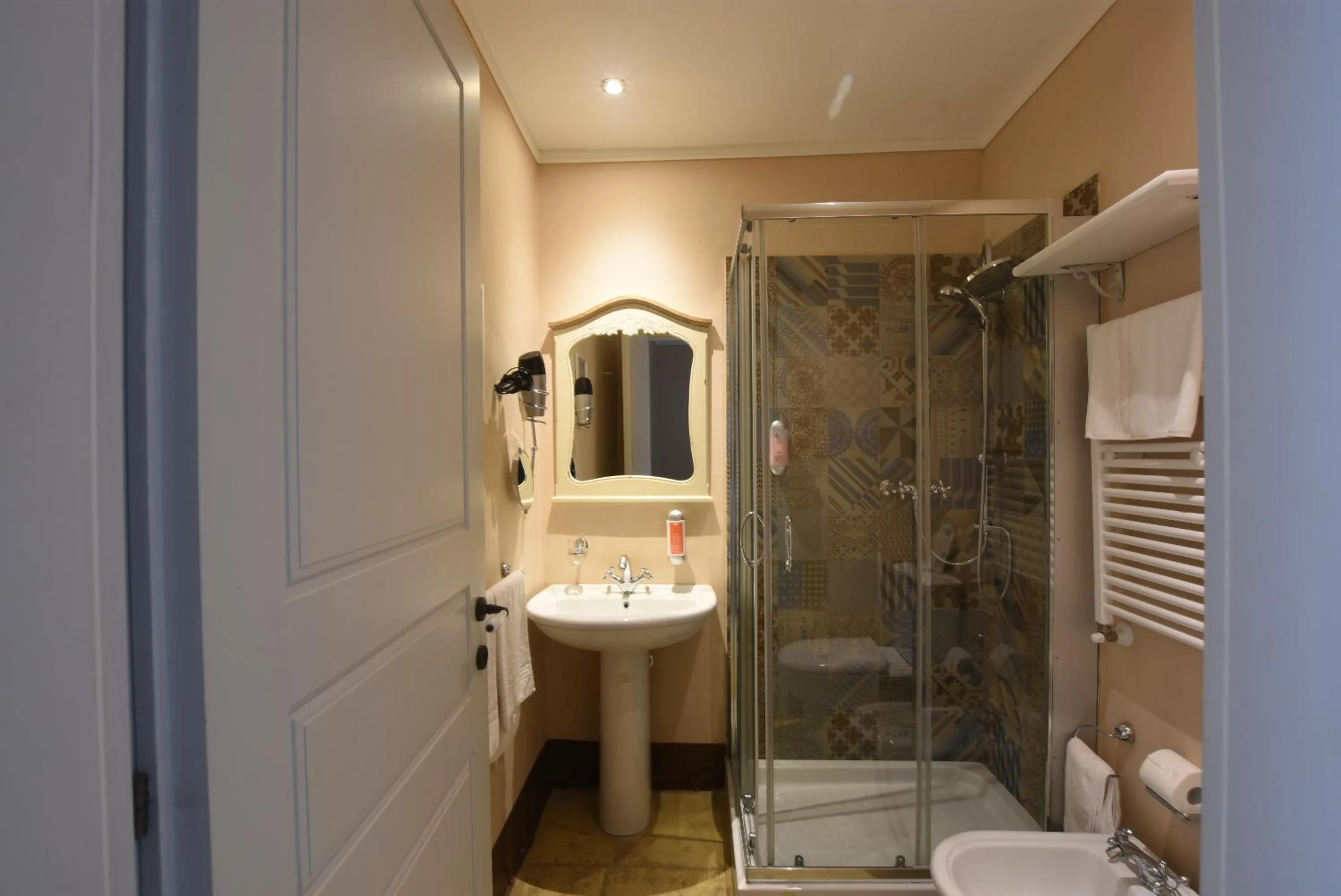 Shower in Borgo del Carato