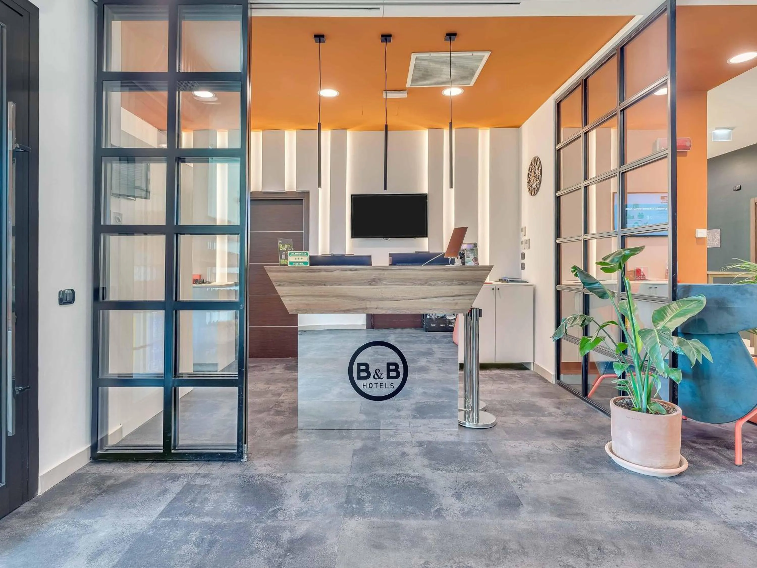 Lobby or reception in B&B Hotel Bergamo City