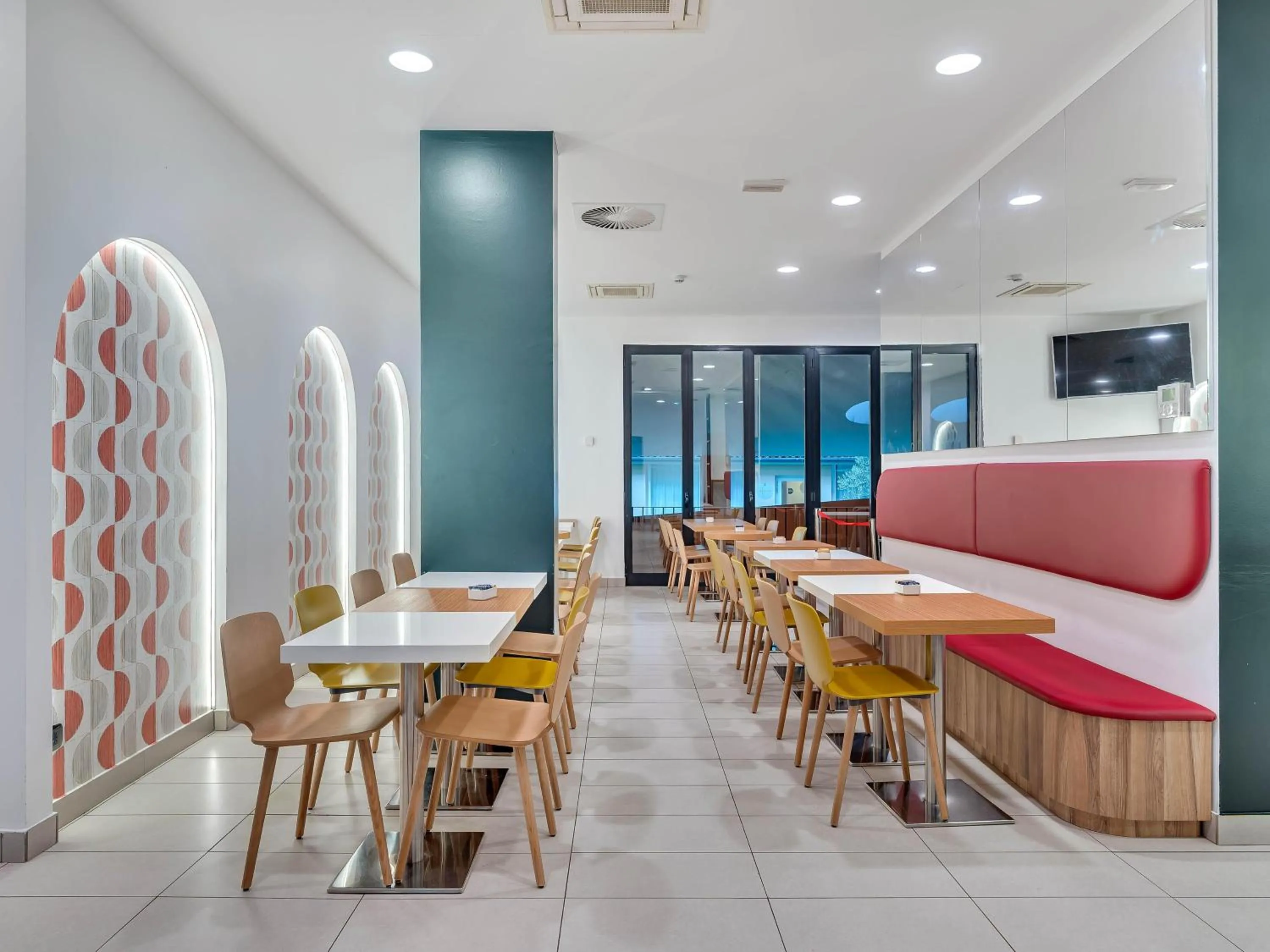 Lounge or bar in B&B Hotel Bergamo City