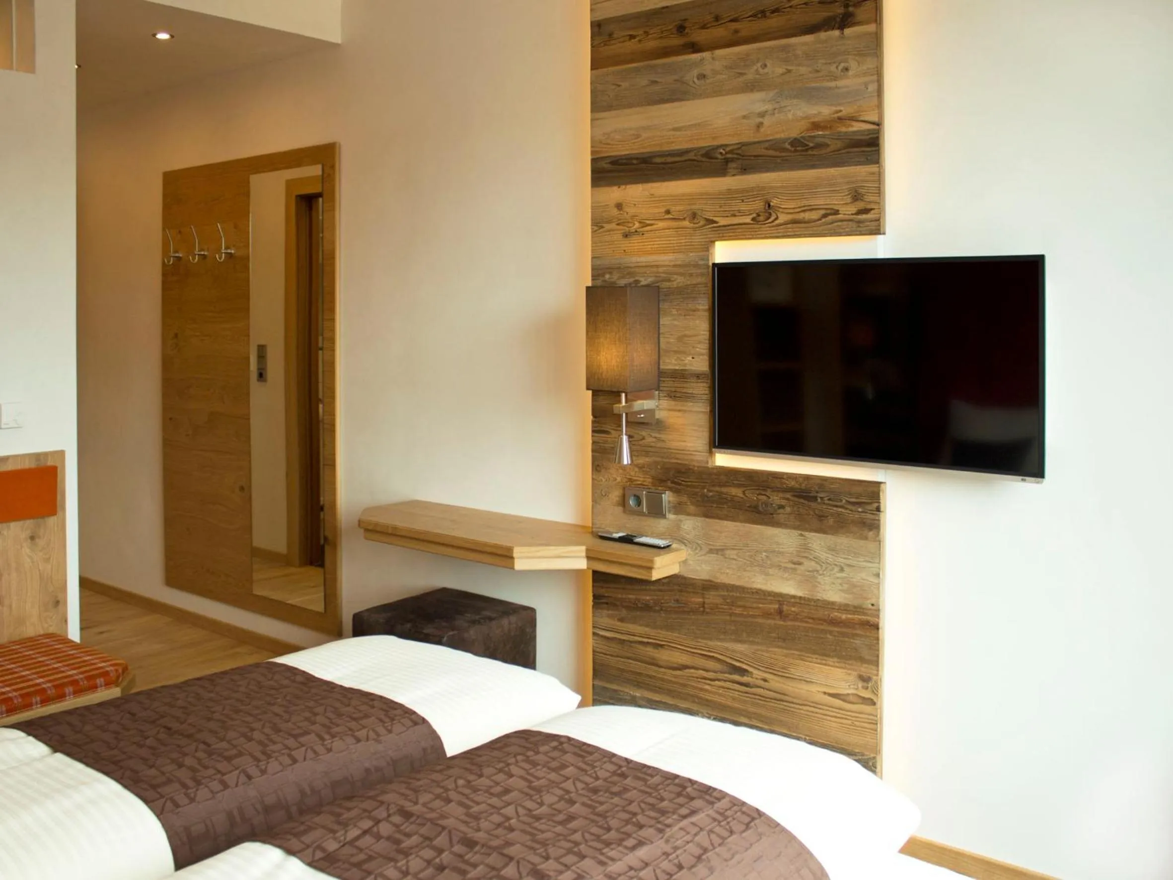 Photo of the whole room, Bed in Alpenflair Hotel