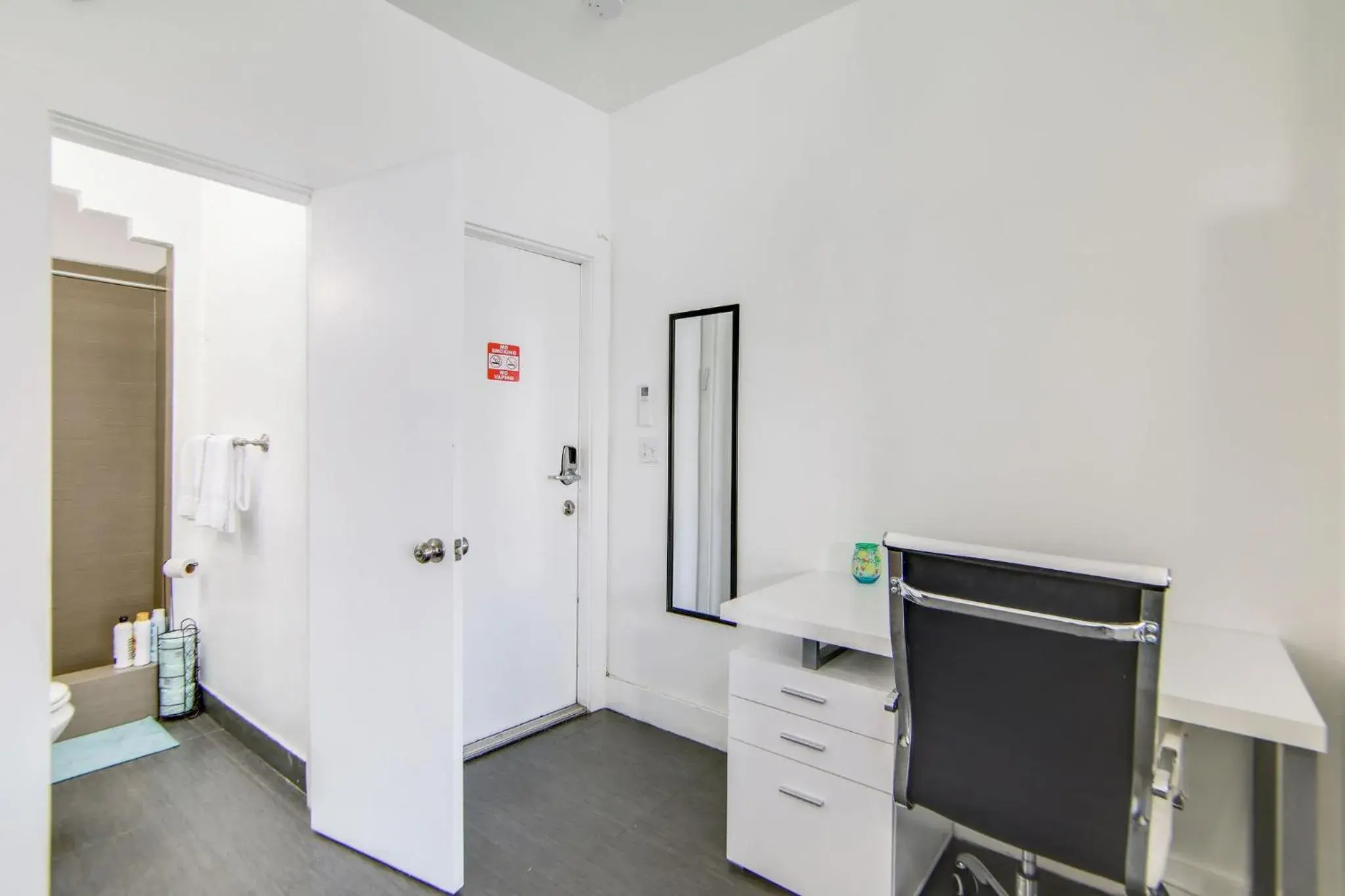 One-Bedroom Apartment - single occupancy in Chic Large Studio Apt Near Ocean Drive South Beach One-Bedroom Apartment - single occupancy in Chic Large Studio Apt Near Ocean Drive South Beach