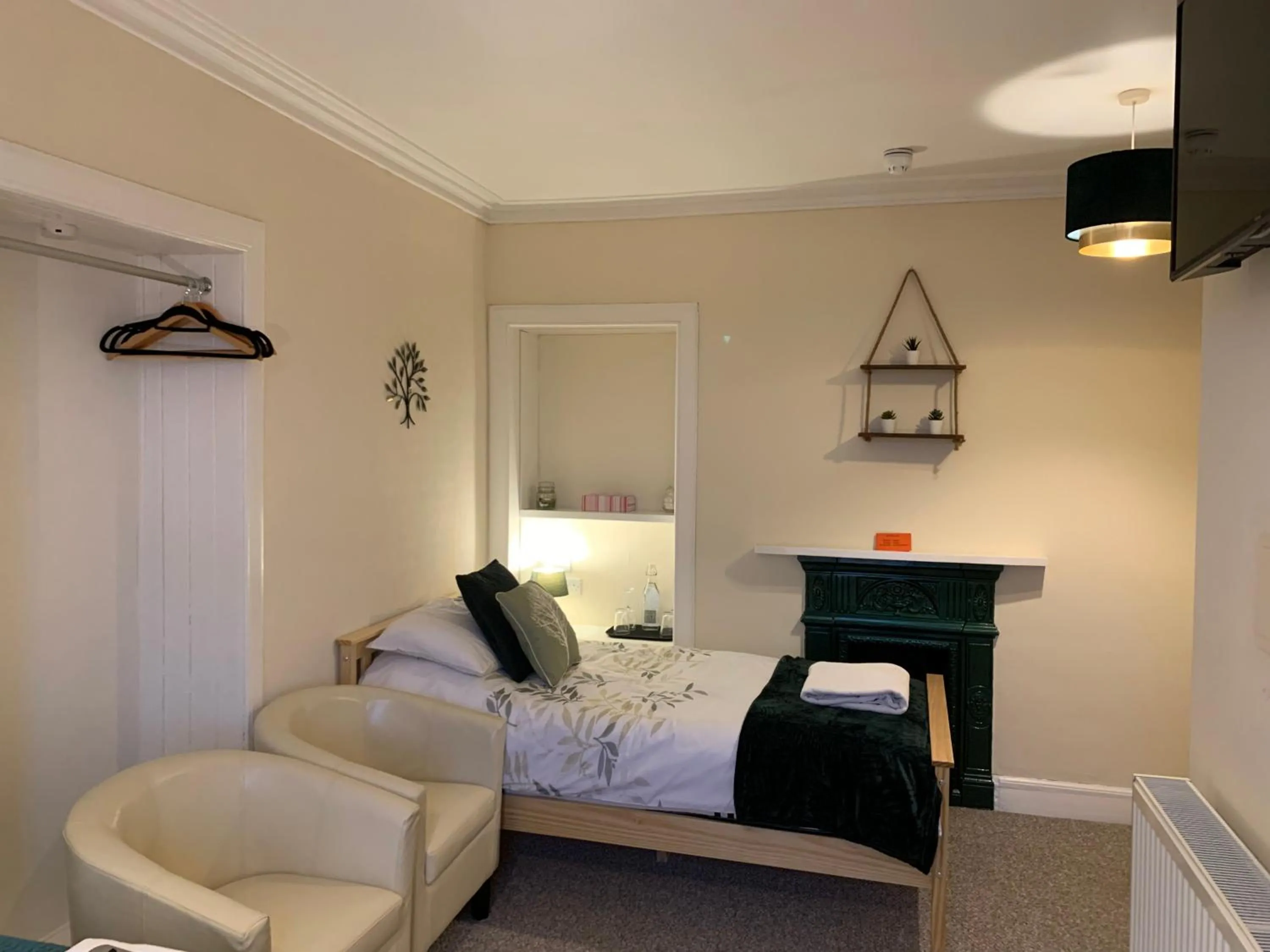 Bedroom, Bed in The Village Inn