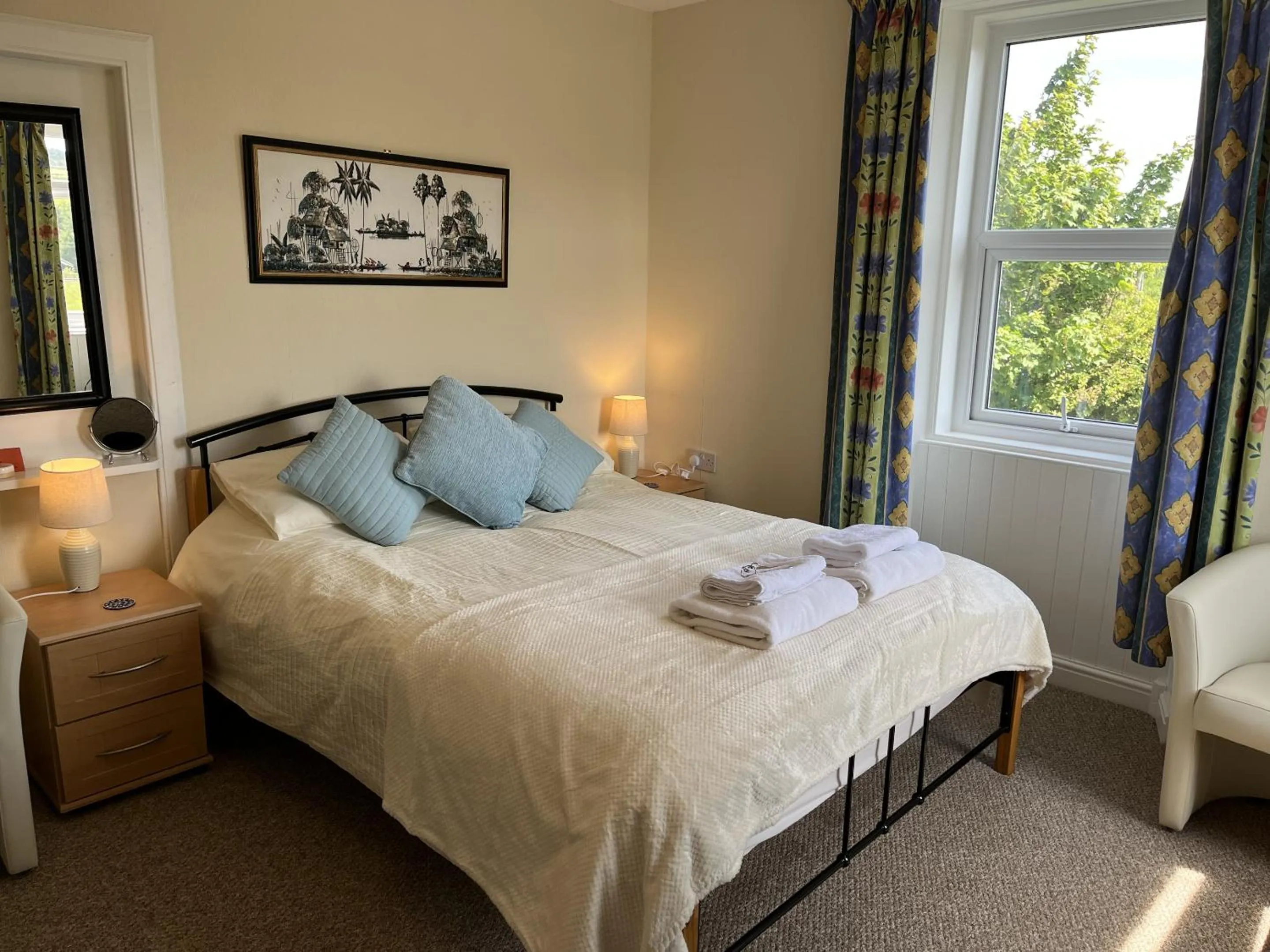 Bedroom, Bed in The Village Inn