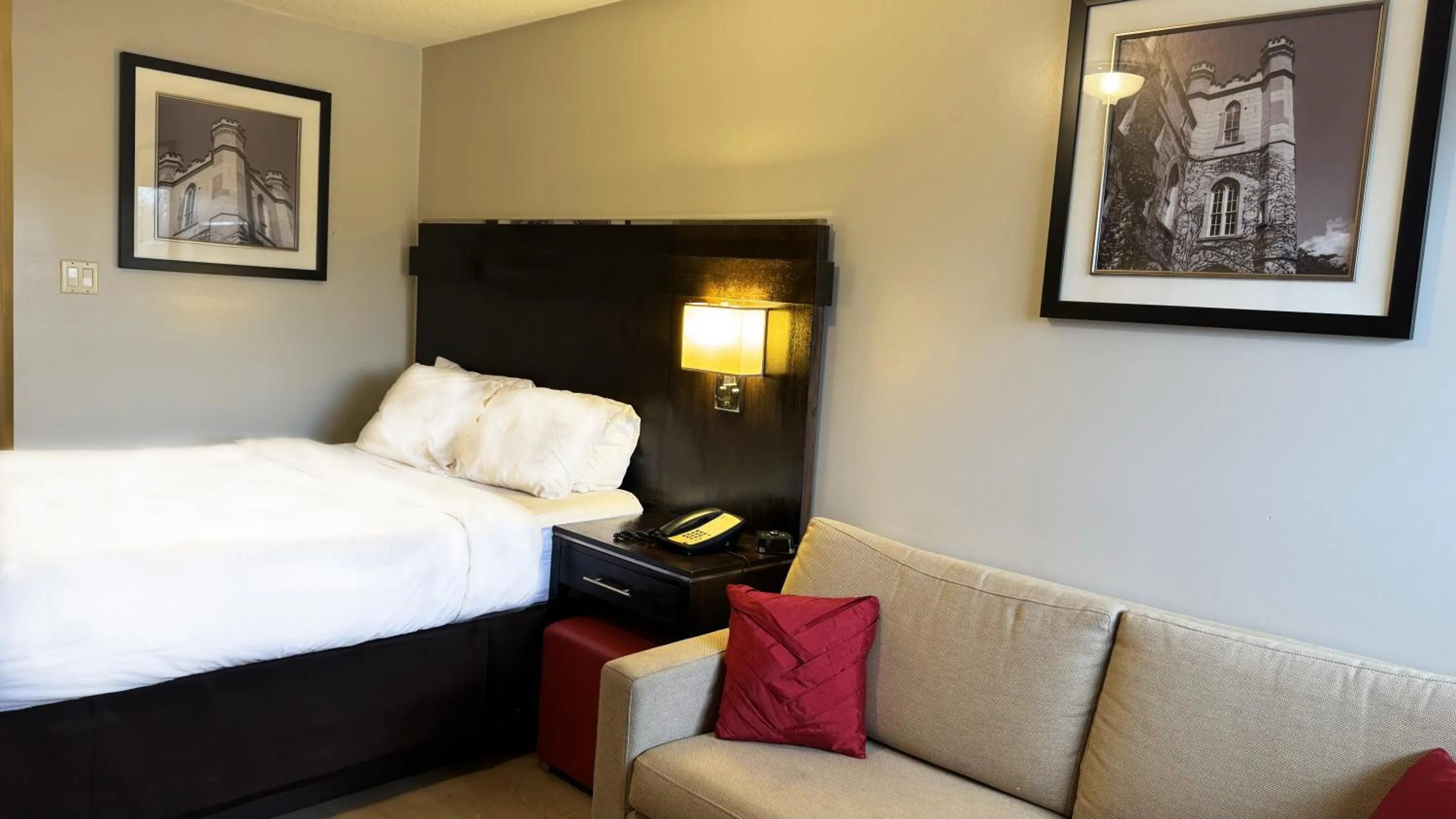 Bedroom, Bed in Riviera Inn And Suites 1000 Islands