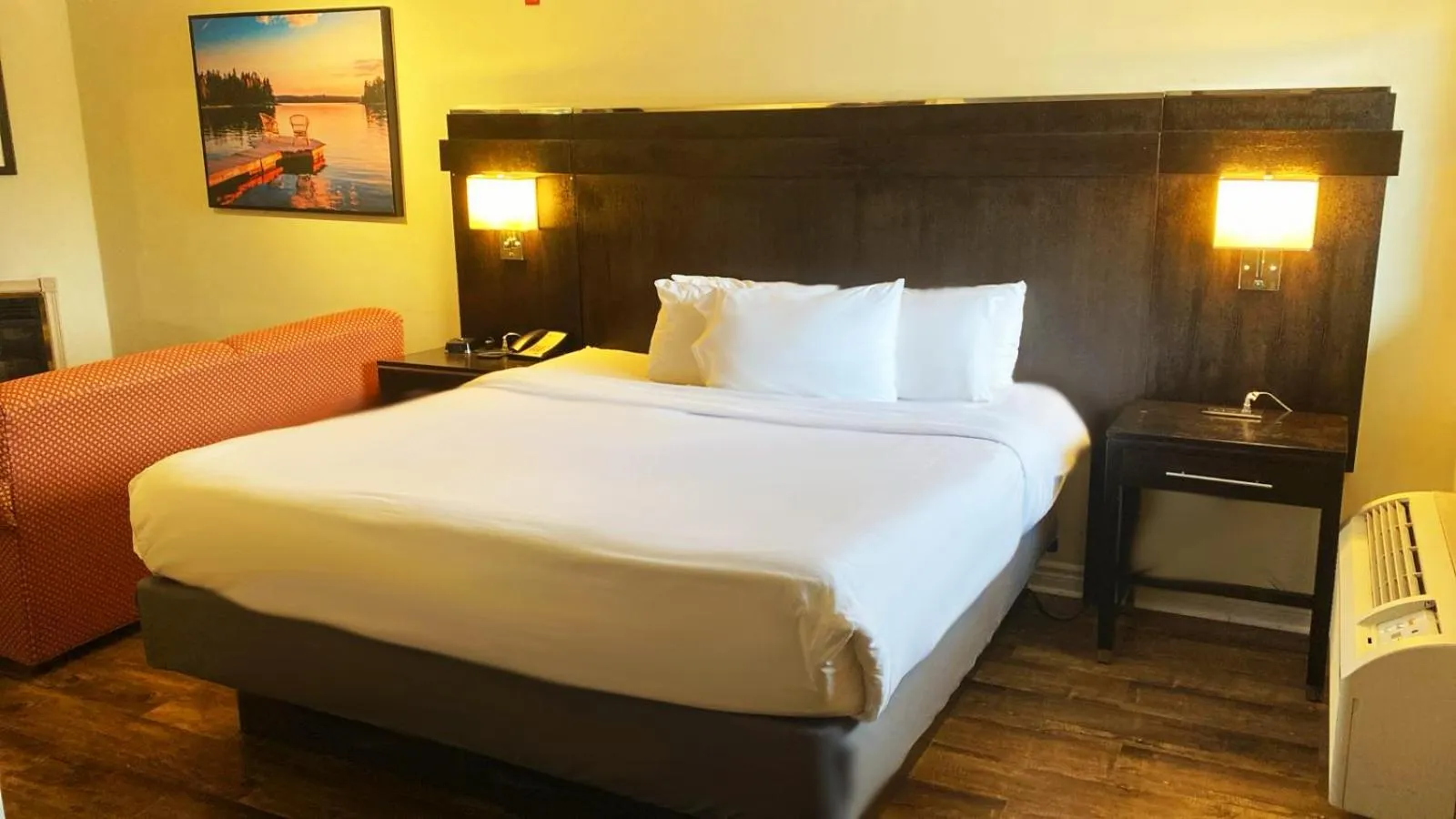 Bedroom, Bed in Riviera Inn And Suites 1000 Islands