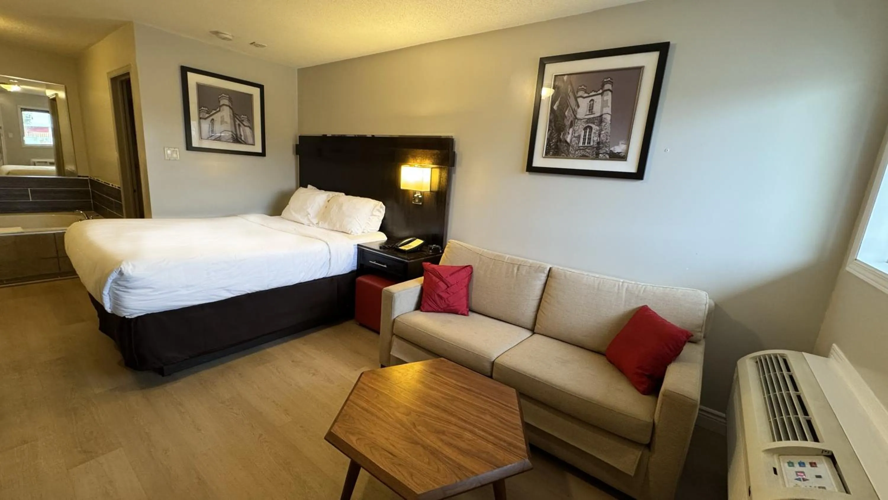 Photo of the whole room, Bed in Riviera Inn And Suites 1000 Islands