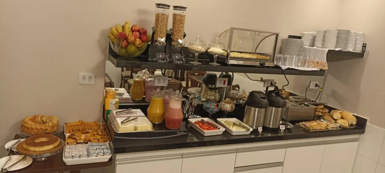 Breakfast in Hotel New Space