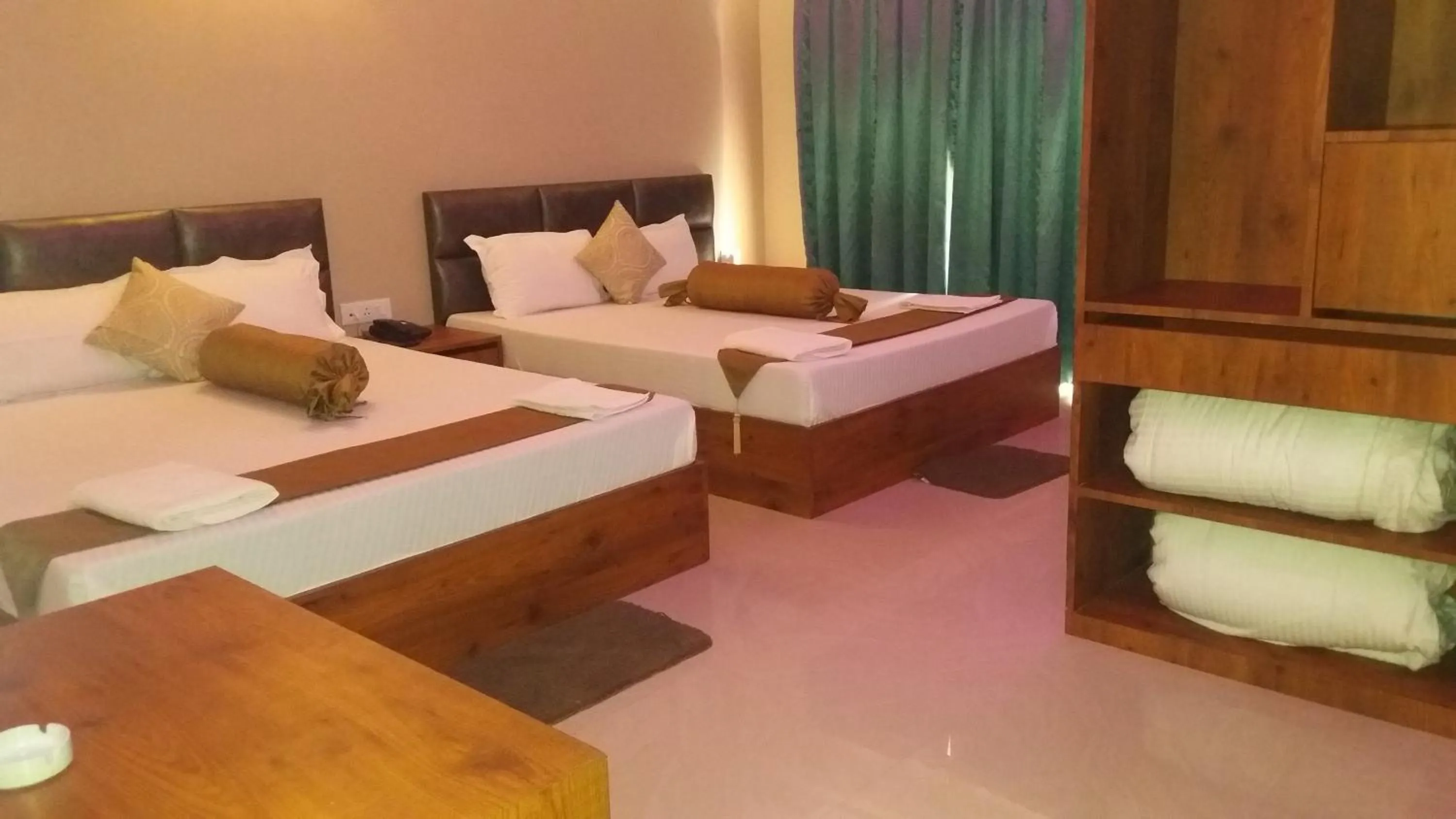 Bedroom, Bed in The Piku's Inn