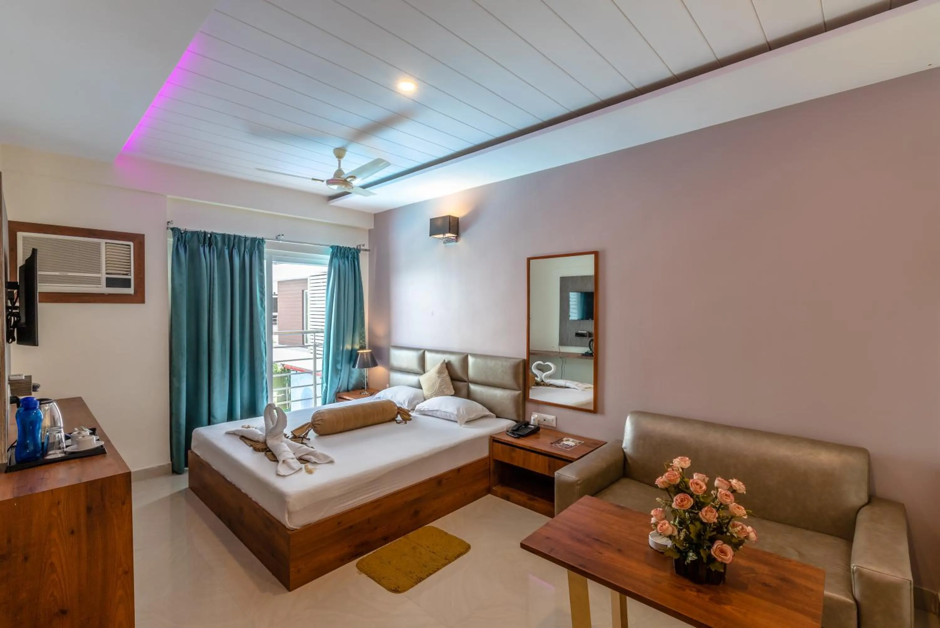 Bedroom, Bed in The Piku's Inn