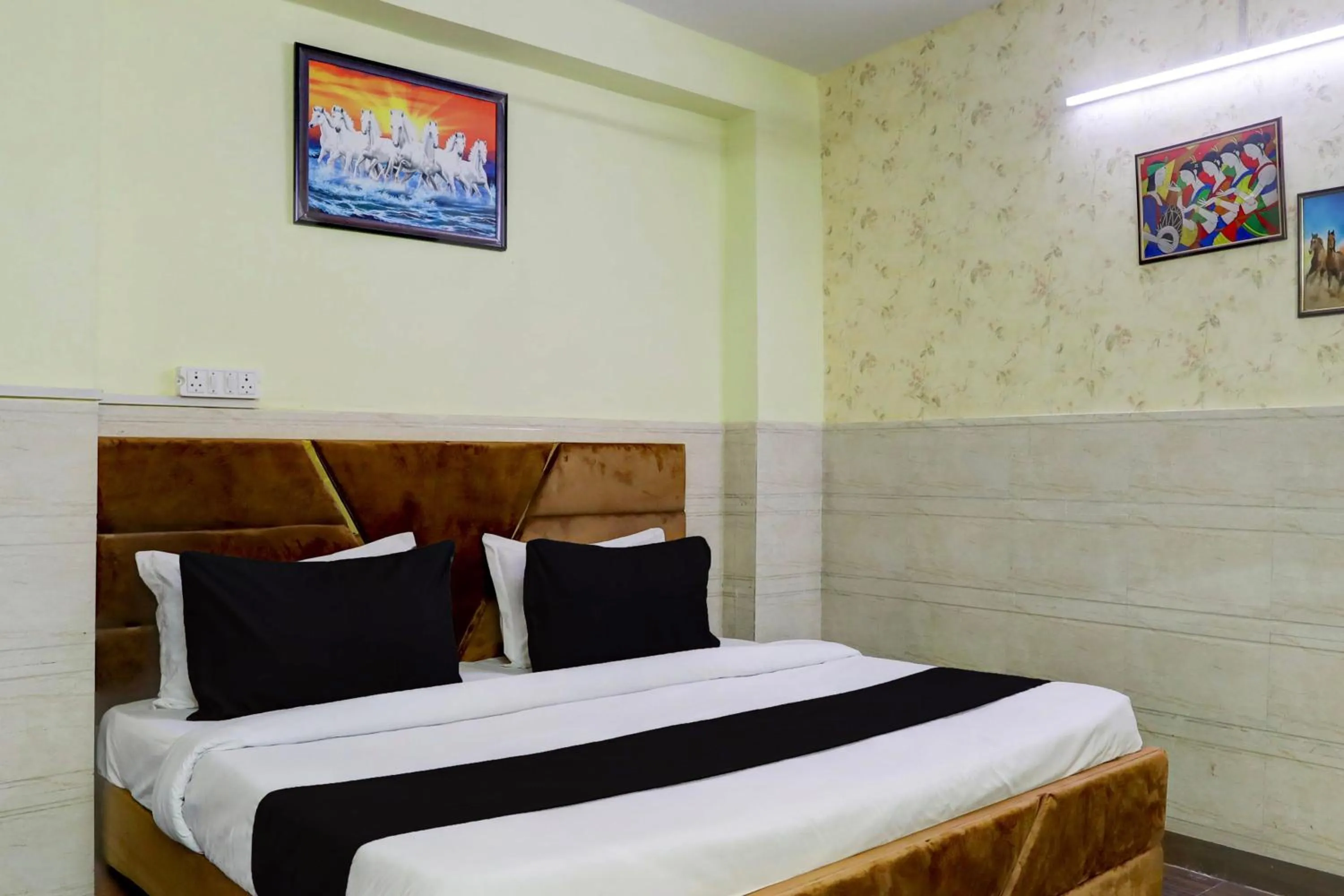 Facade/entrance, Bed in Hotel O vista 18 inn