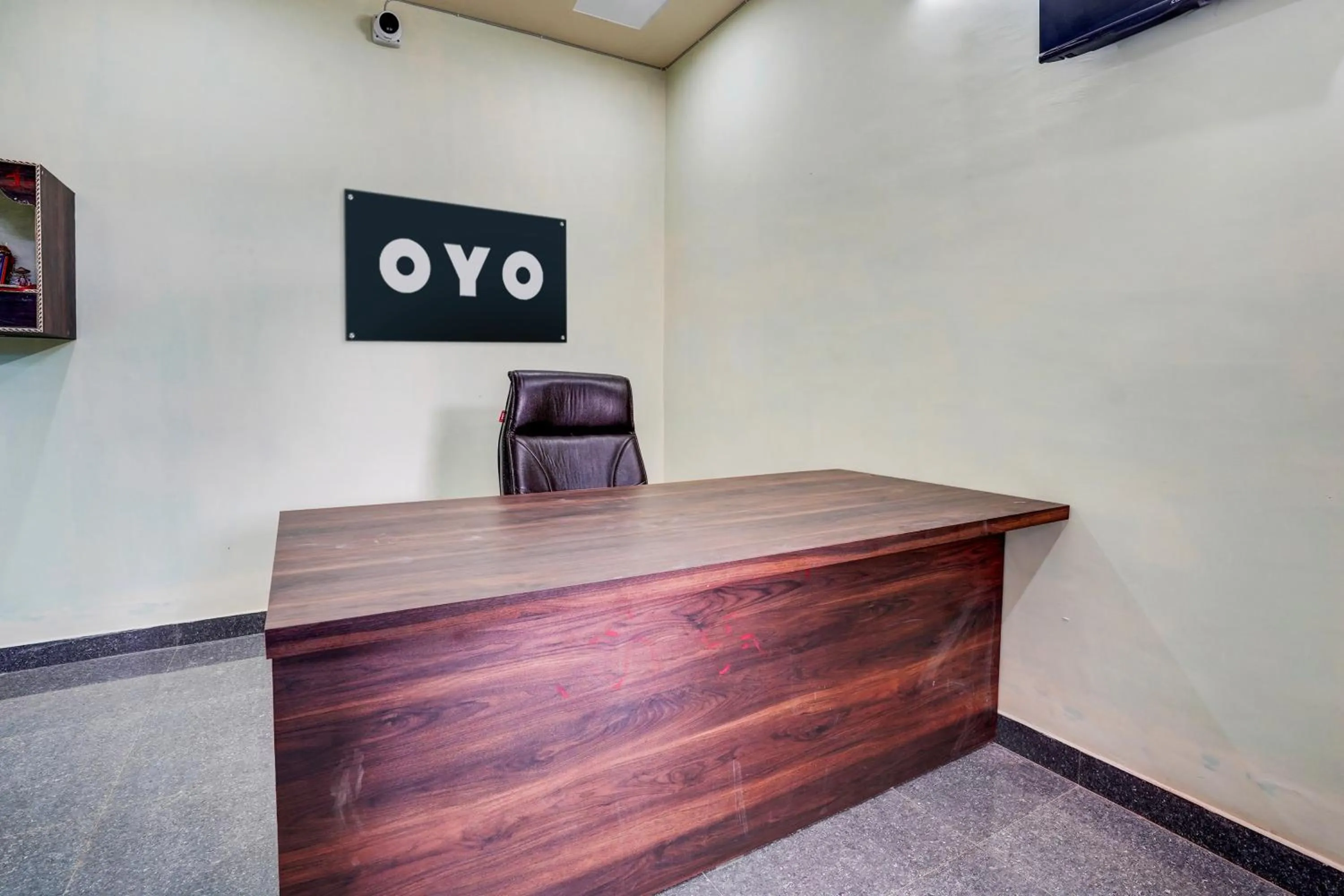 Lobby or reception in Hotel O by OYO Hira Royal Palace And Lawn