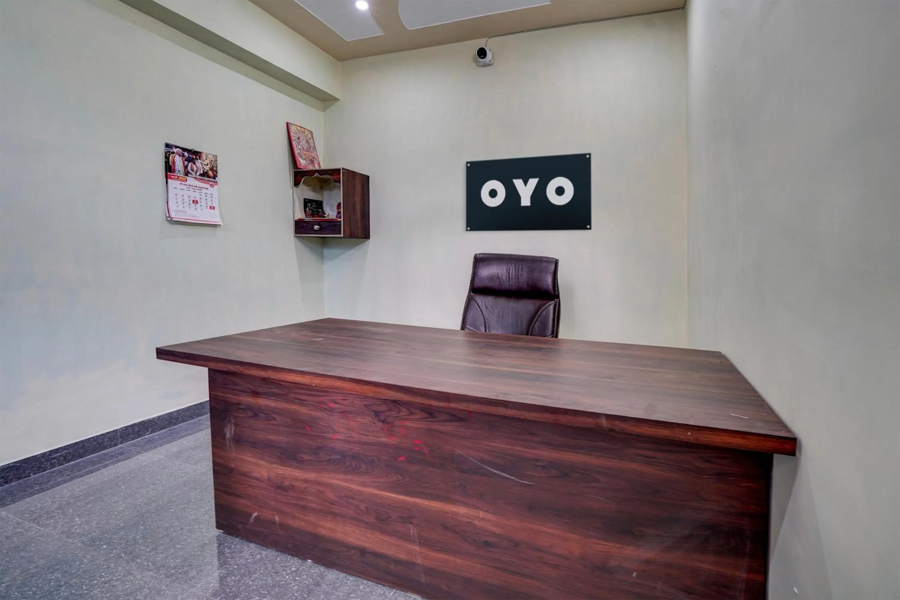 Lobby or reception in Hotel O by OYO Hira Royal Palace And Lawn