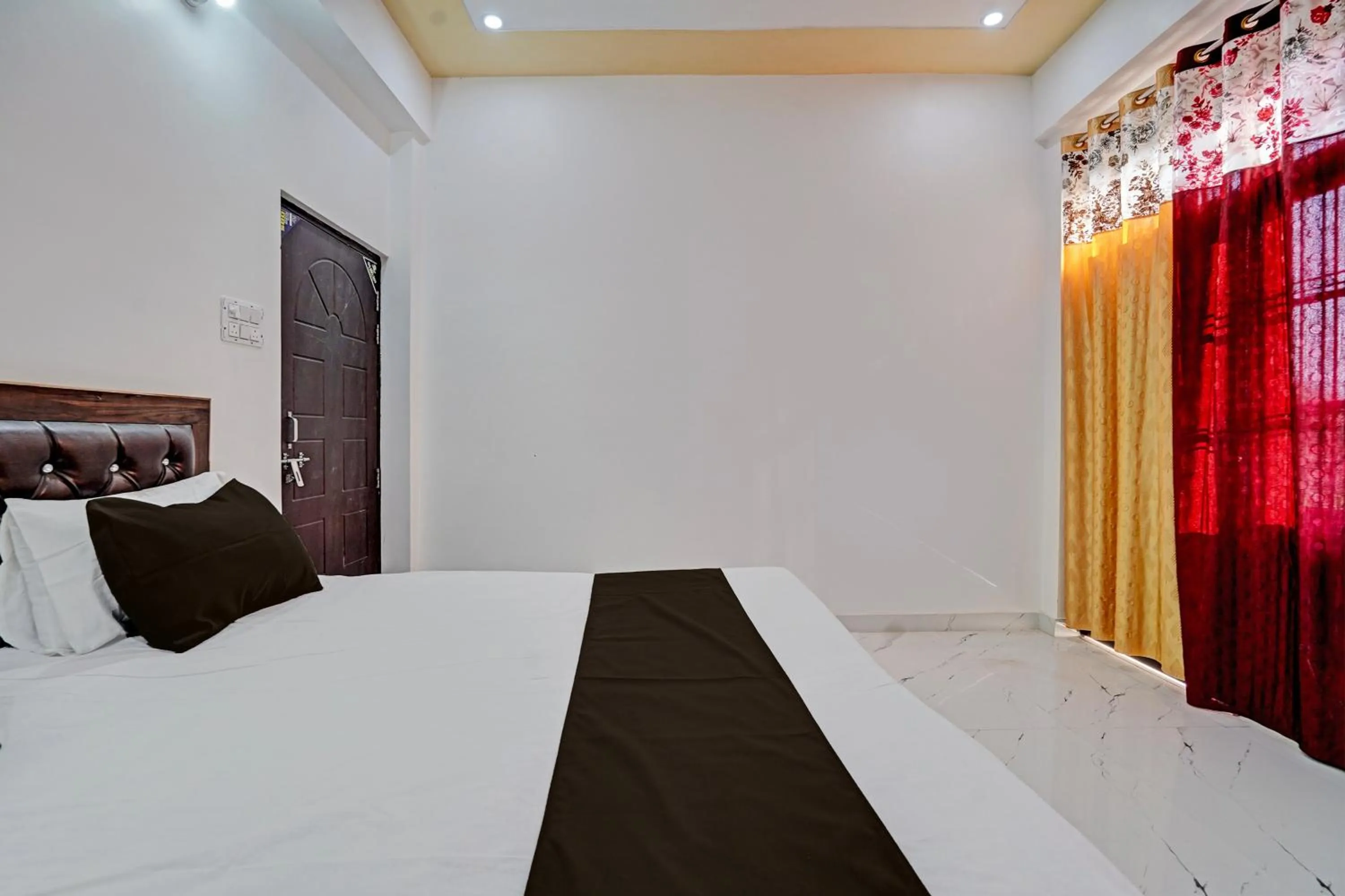 Bedroom, Bed in Hotel O by OYO Hira Royal Palace And Lawn