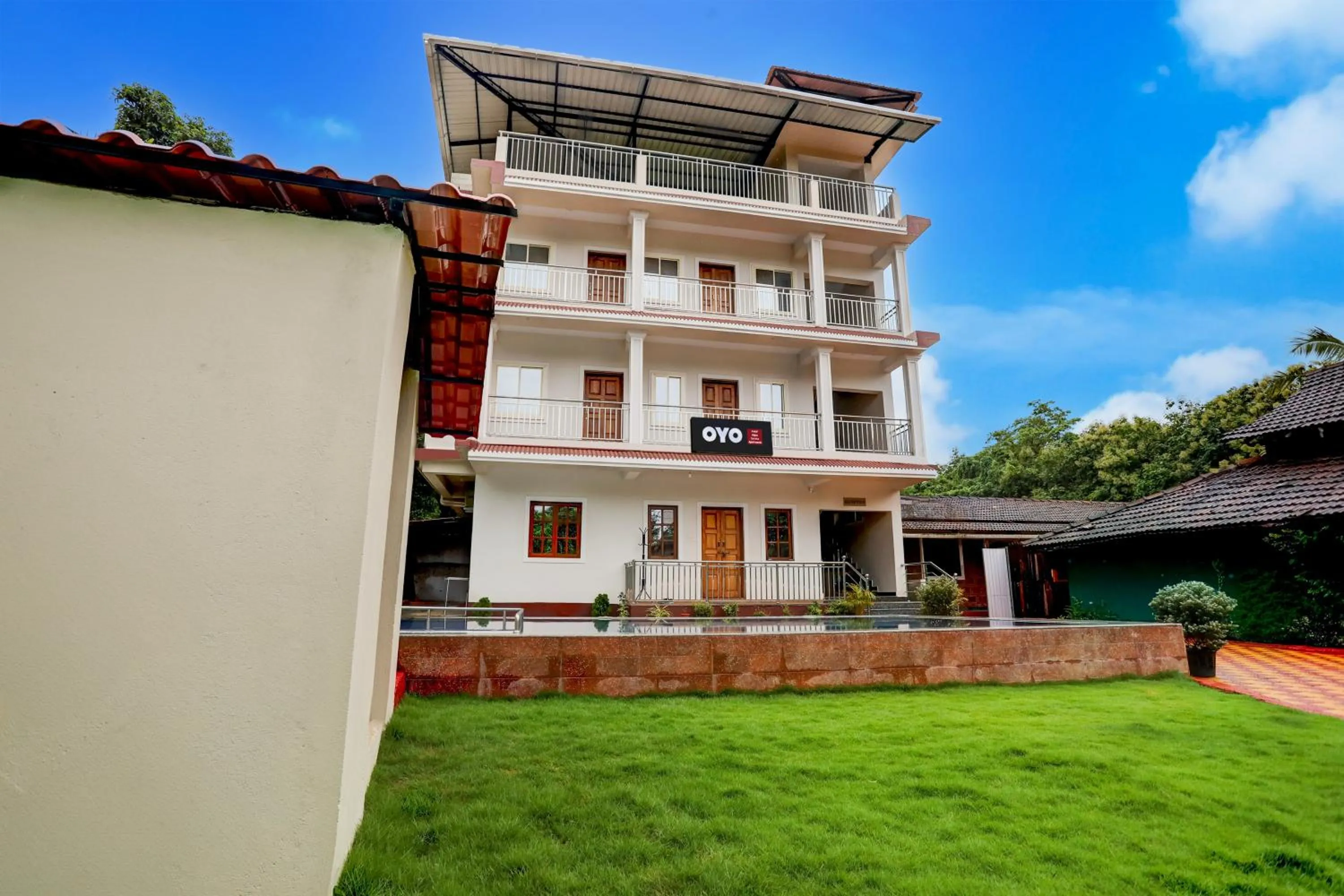 Facade/entrance in Hotel O Aqua Service Apartments