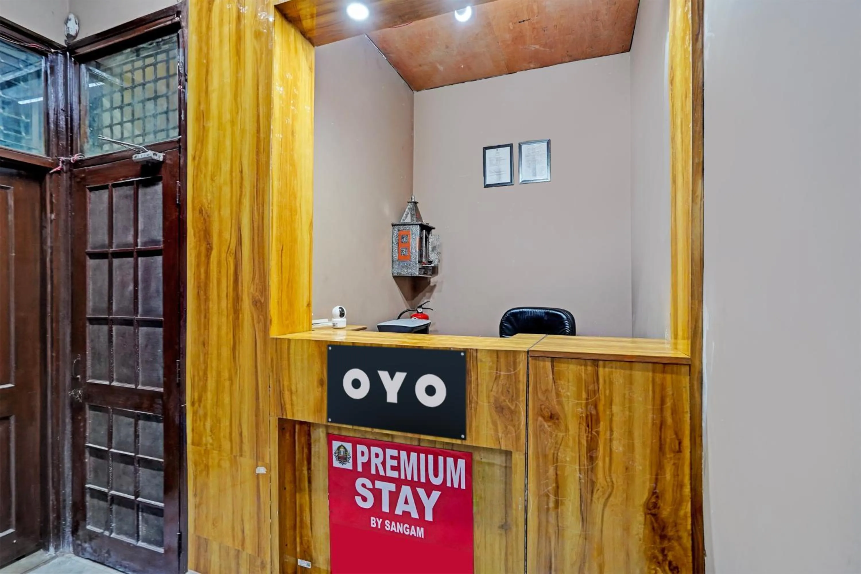 Lobby or reception in Hotel O HOTEL CROWN 15