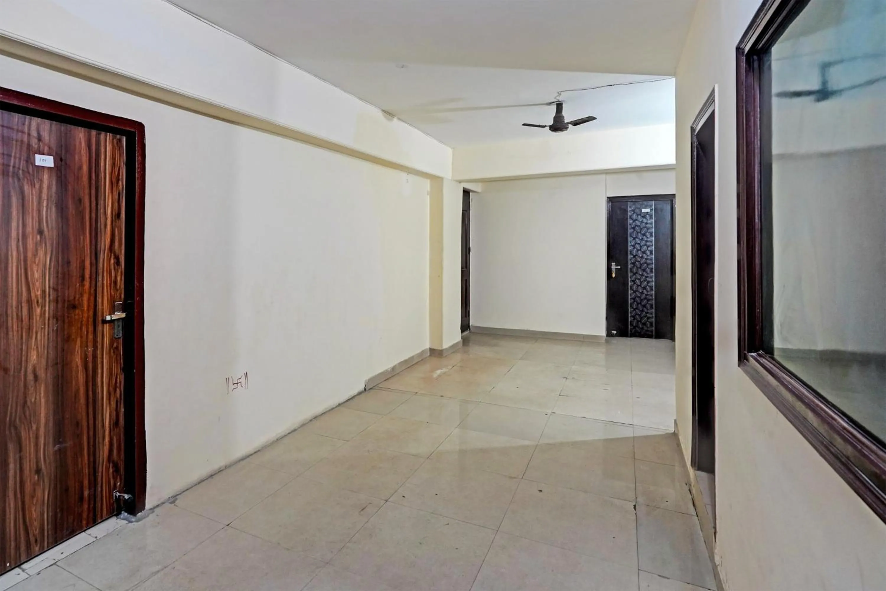 Lobby or reception in Hotel O HOTEL CROWN 15