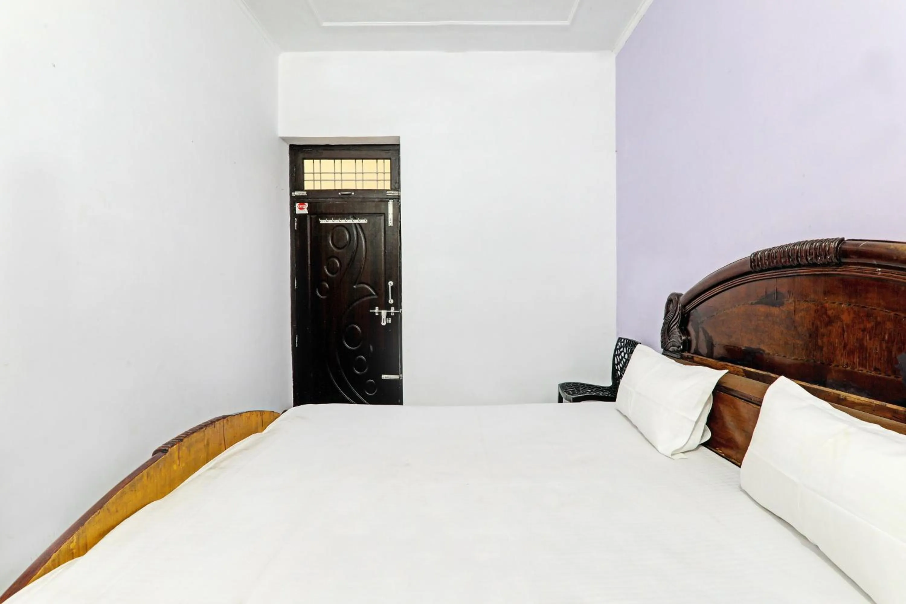 Facade/entrance, Bed in Hotel O Jankipuram Paradise Hotel