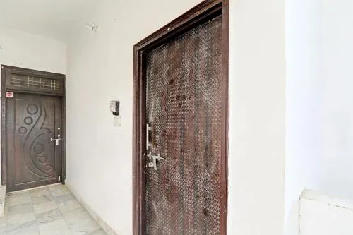Lobby or reception in Hotel O Jankipuram Paradise Hotel