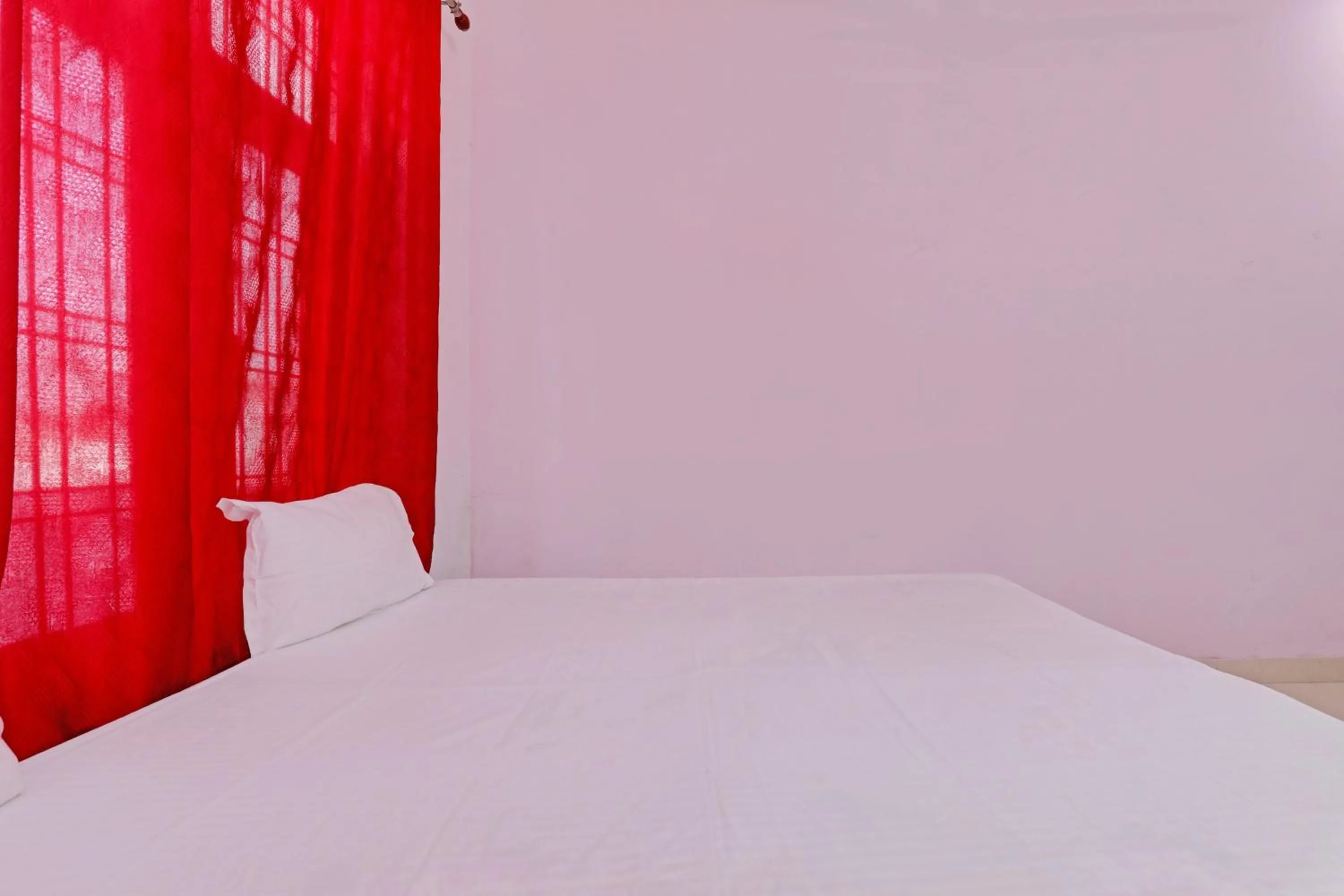 Facade/entrance, Bed in Hotel O Jankipuram Paradise Hotel