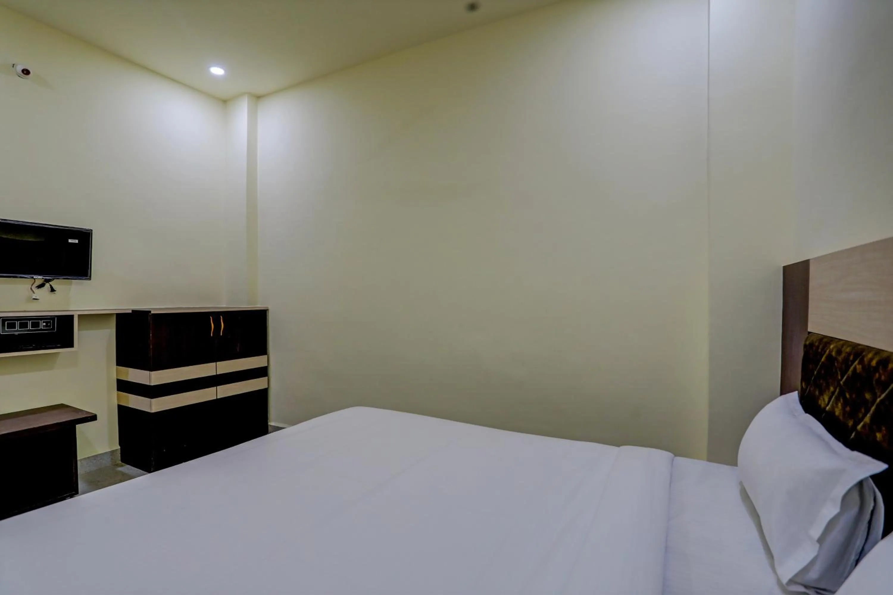 Bedroom, Bed in Hotel O Madhuram Residency