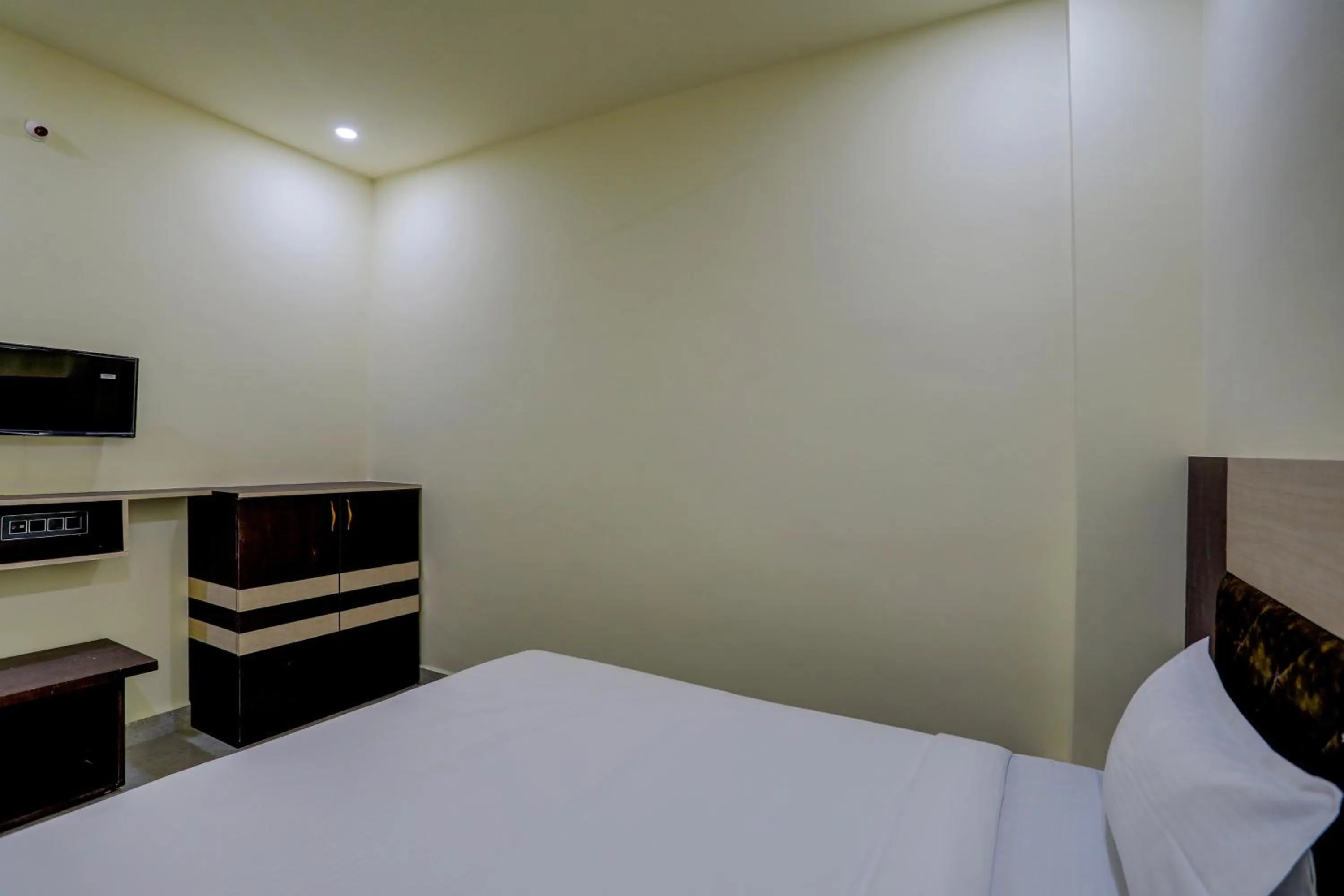 Bedroom, Bed in Hotel O Madhuram Residency