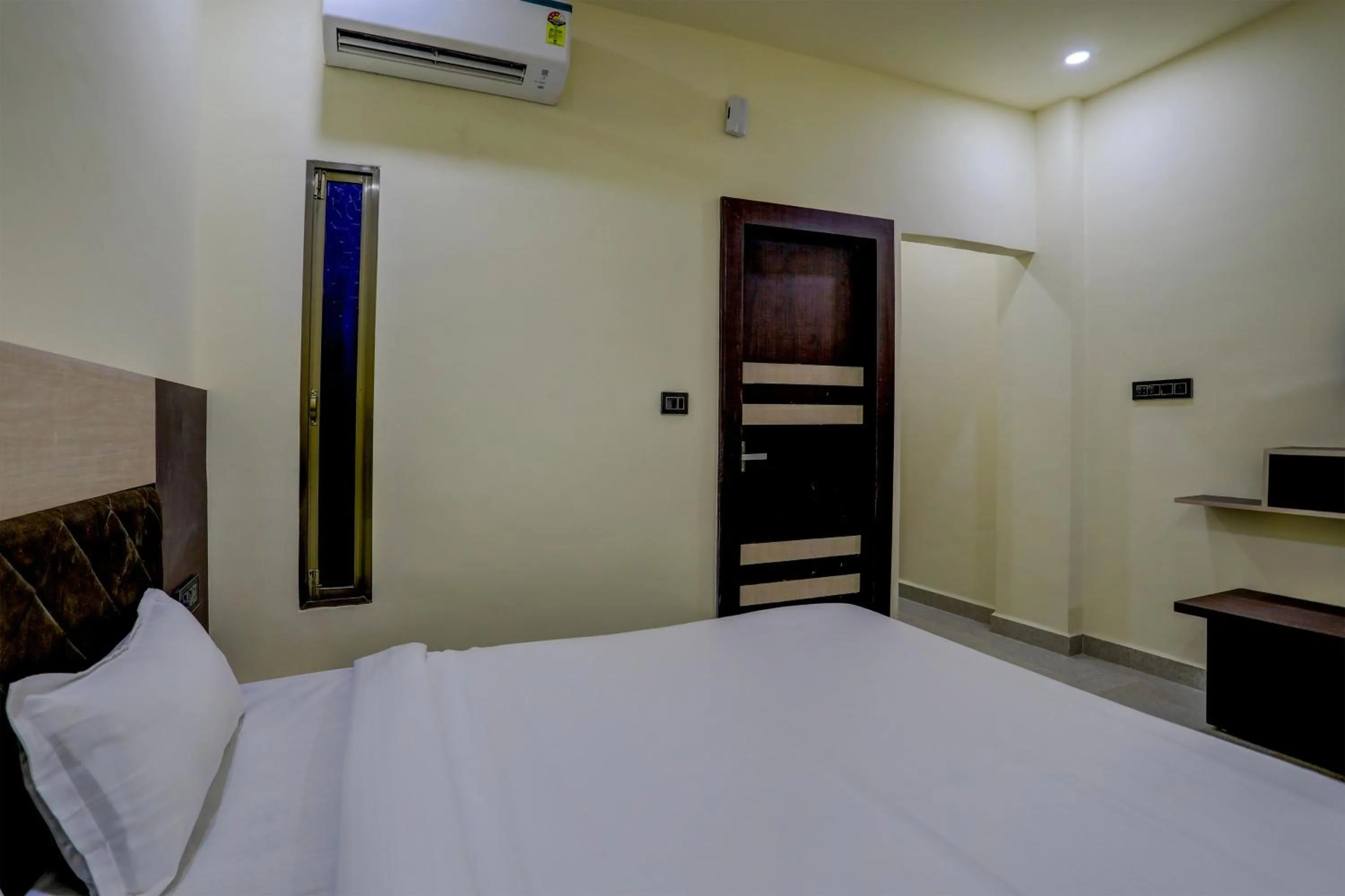 Lobby or reception, Bed in Hotel O Madhuram Residency