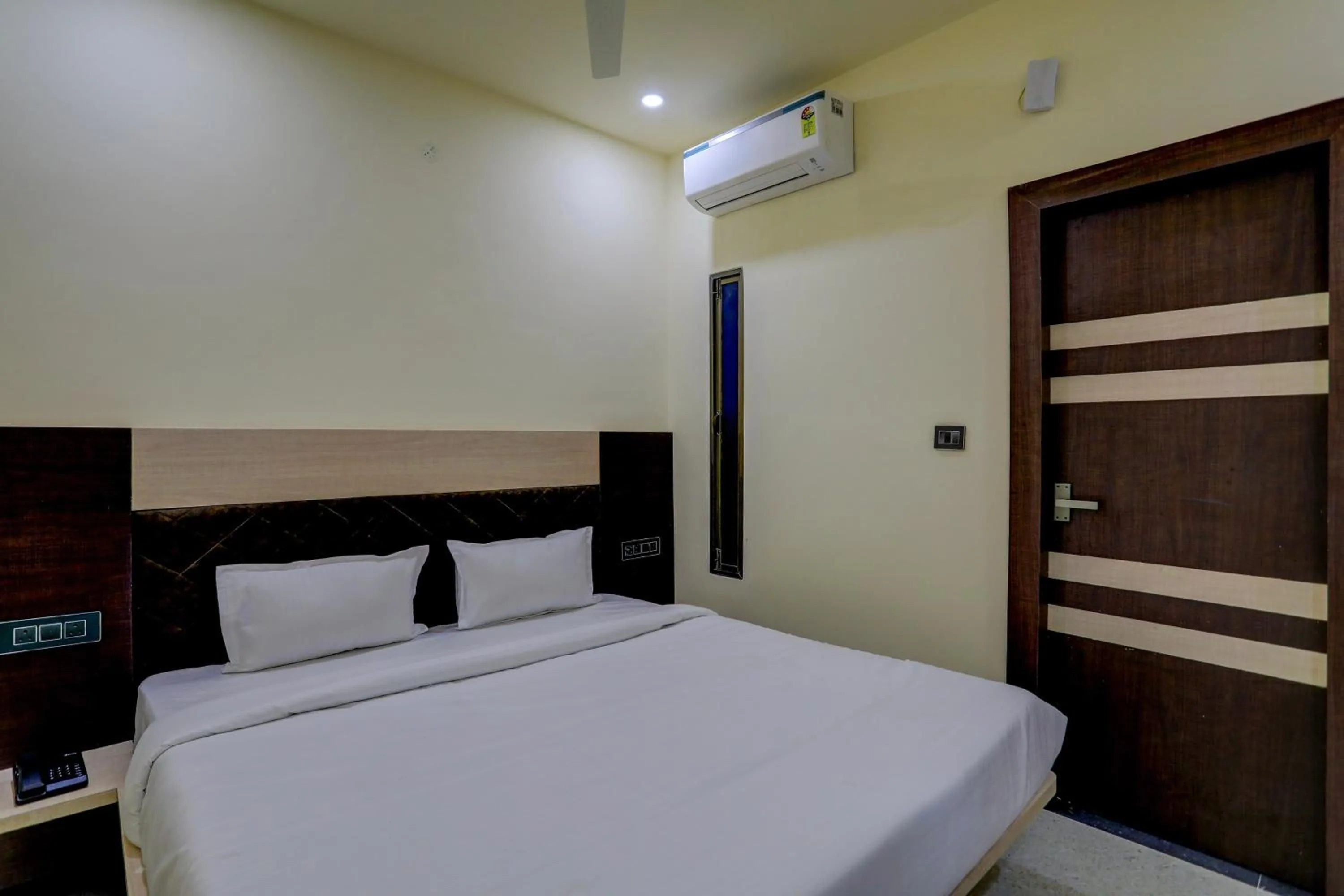 Facade/entrance, Bed in Hotel O Madhuram Residency