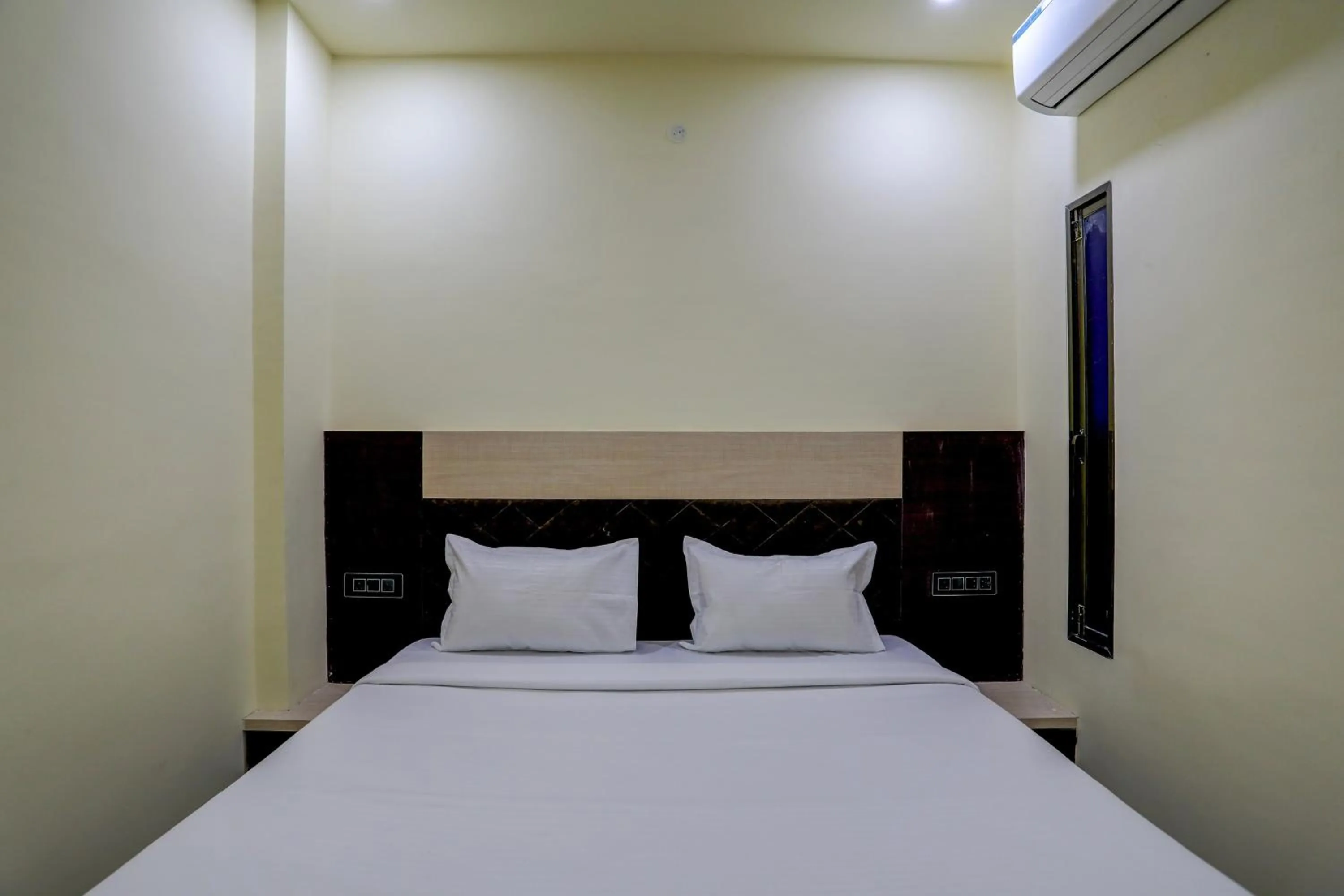 Bedroom, Bed in Hotel O Madhuram Residency