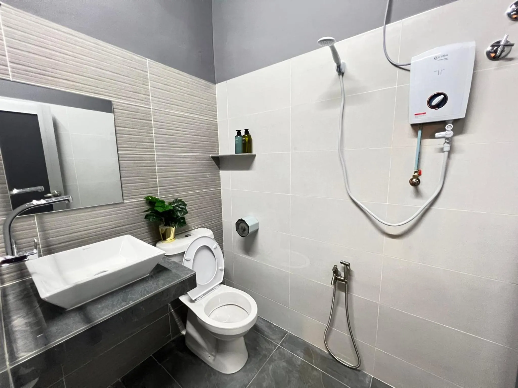 Bathroom in FunkyVila4 14PAX 4BR Near188Tower, ArtStreet, HTTA