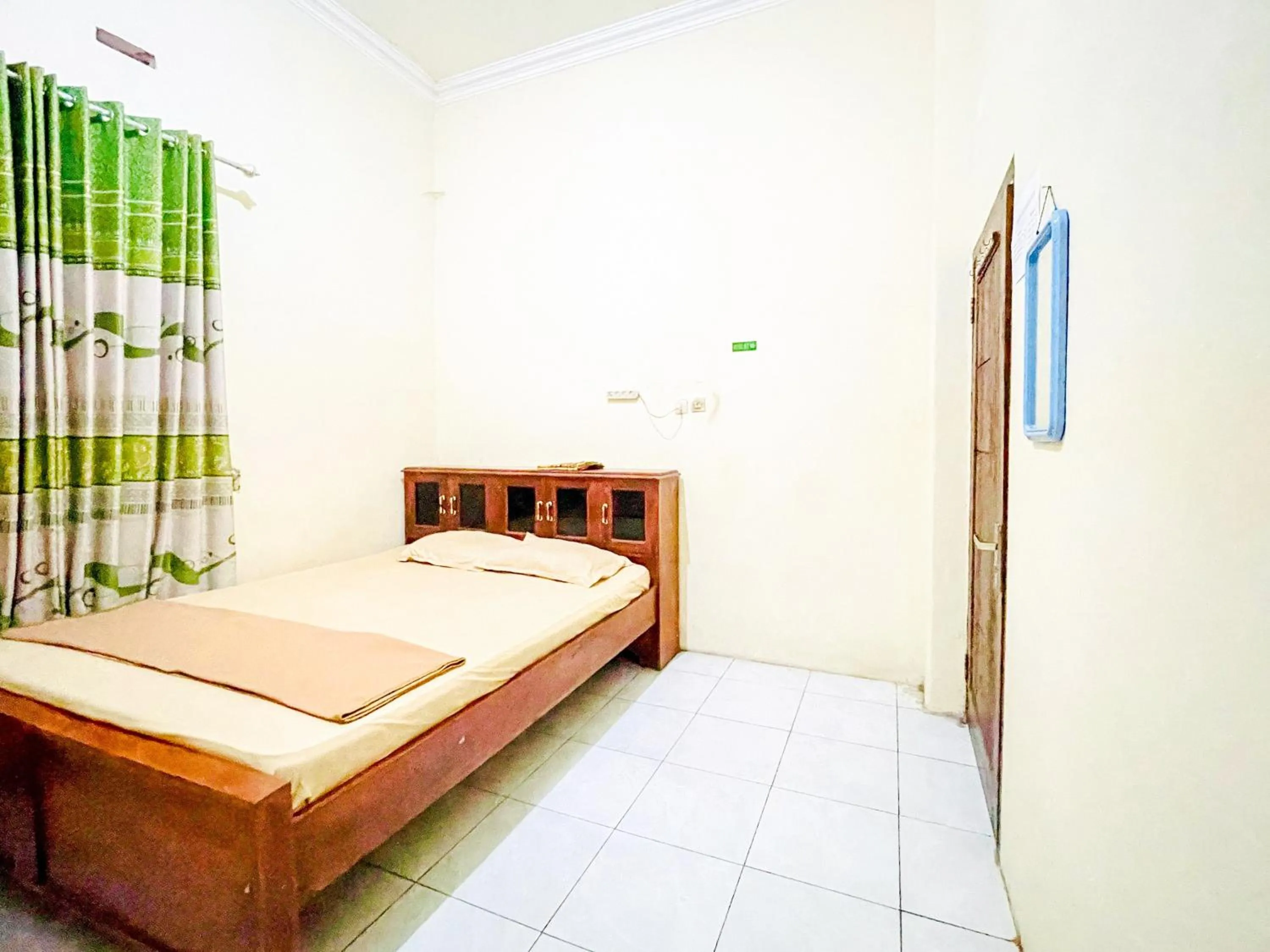 Bedroom, Bed in Wisma Air Mancur Malang Mitra RedDoorz