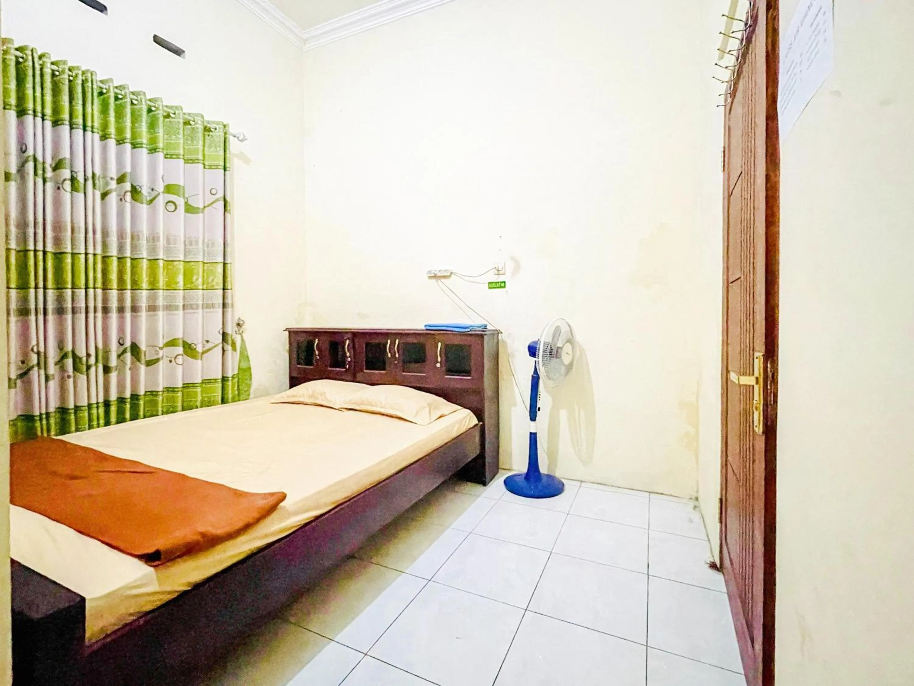 Bedroom, Bed in Wisma Air Mancur Malang Mitra RedDoorz