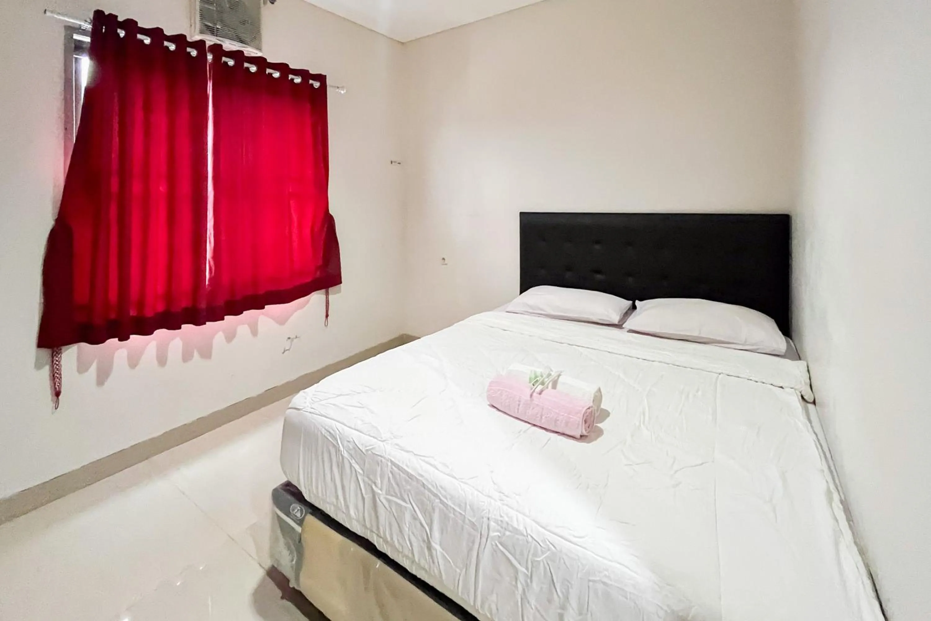 Bedroom, Bed in Urbanview Hotel Wongso Pangkal Pinang