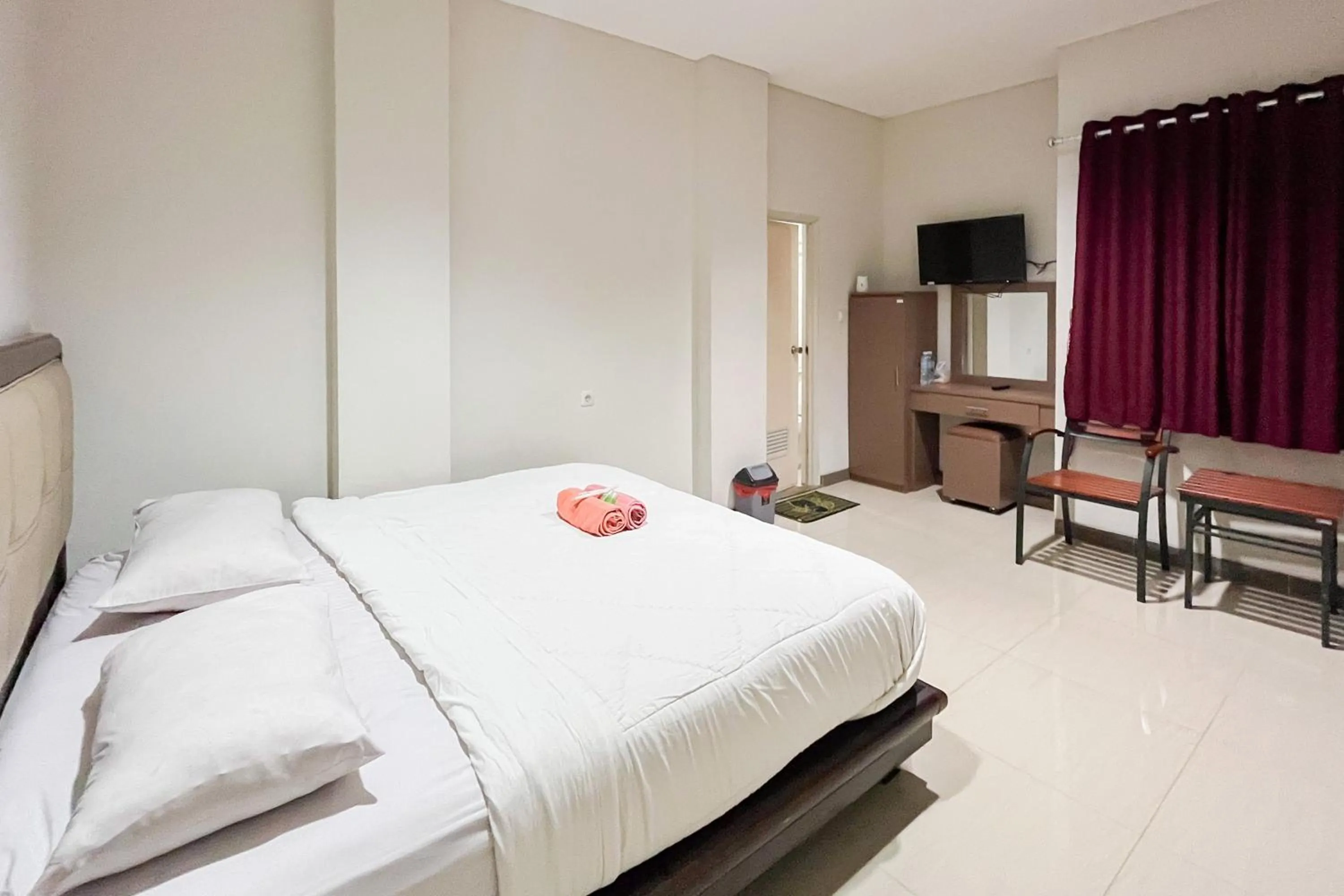 Bedroom, Bed in Urbanview Hotel Wongso Pangkal Pinang
